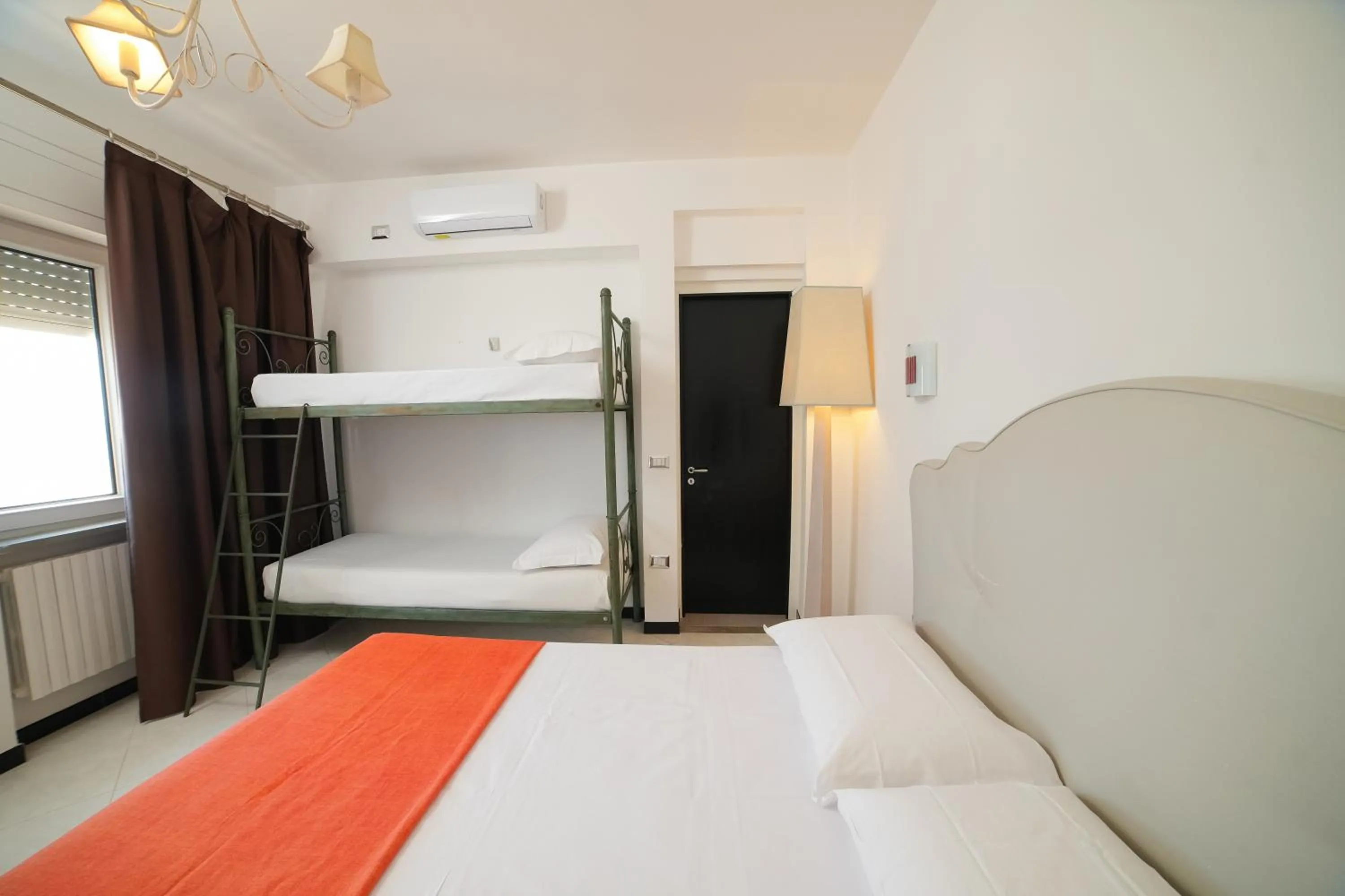 Bedroom, Bed in Villa Miramare