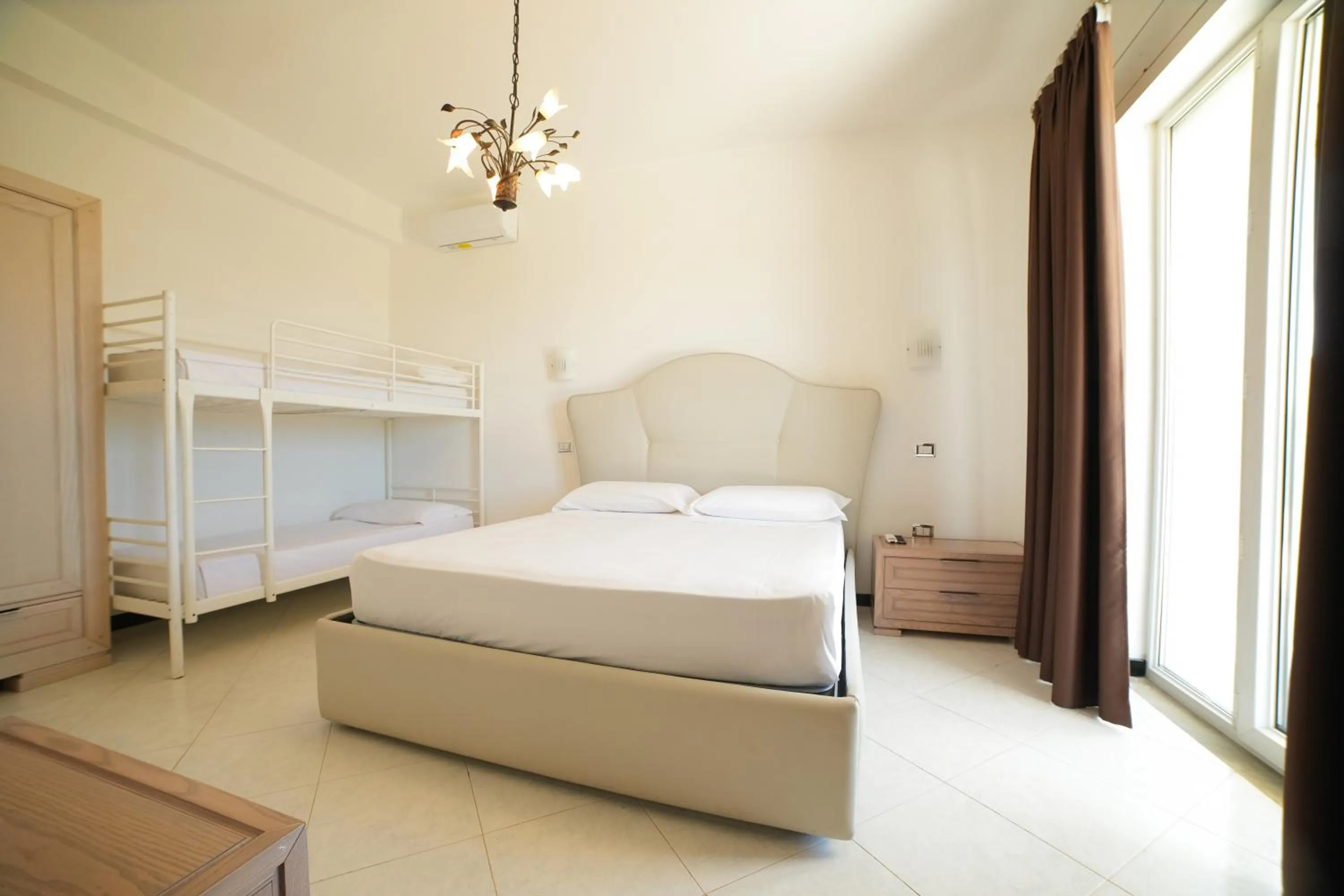 Bedroom, Bed in Villa Miramare