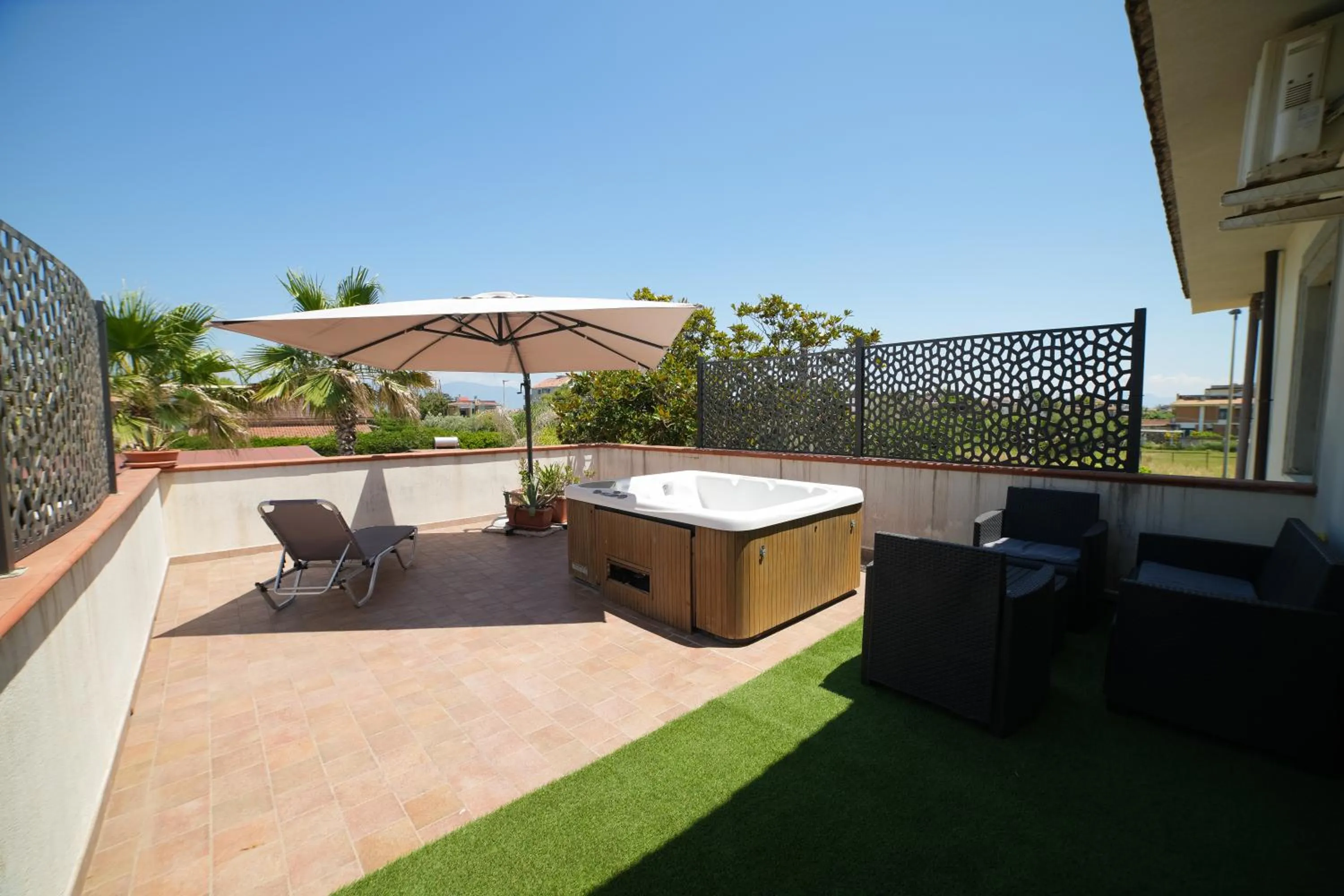 Hot Tub in Villa Miramare