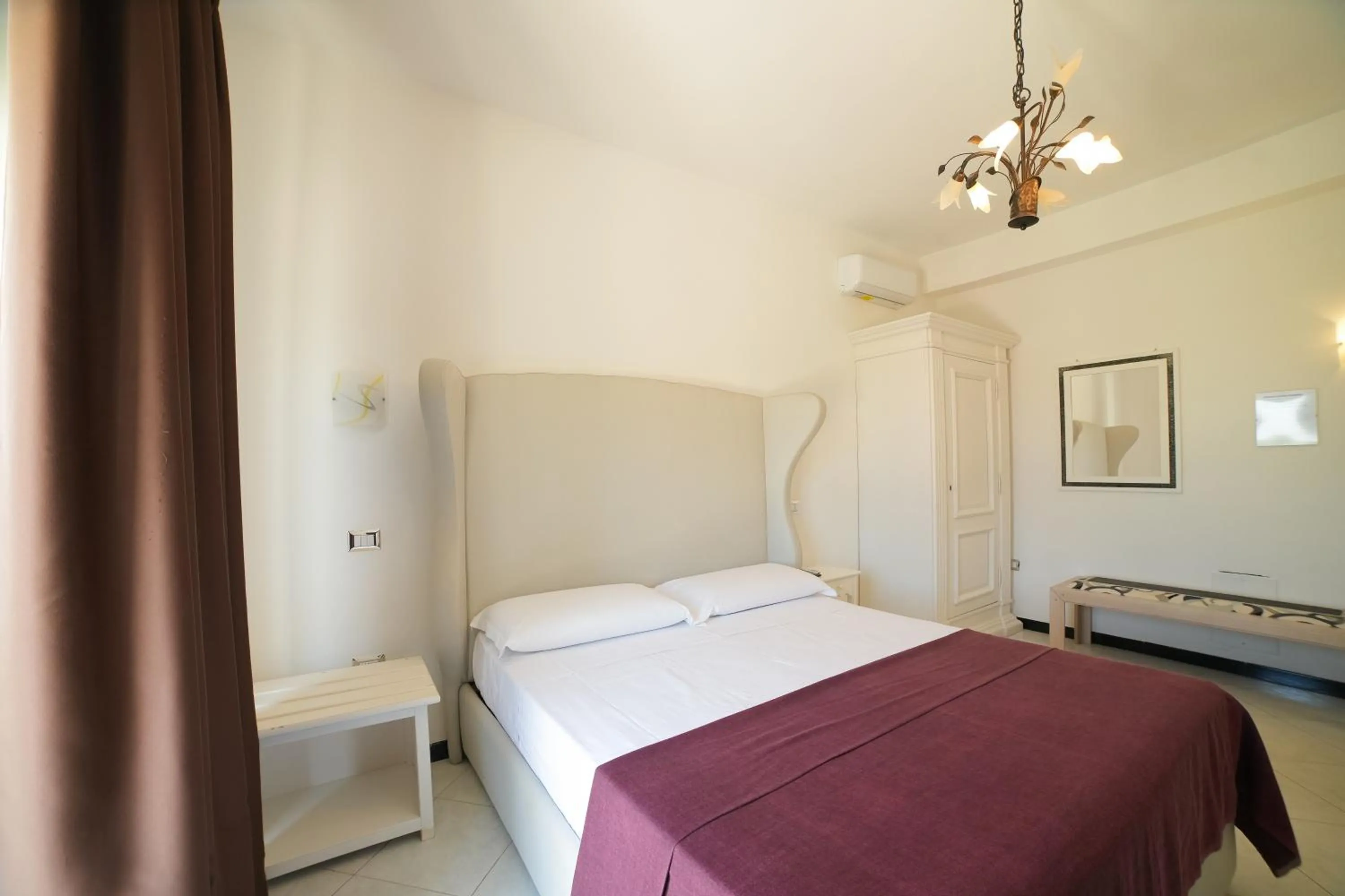 Bedroom, Bed in Villa Miramare