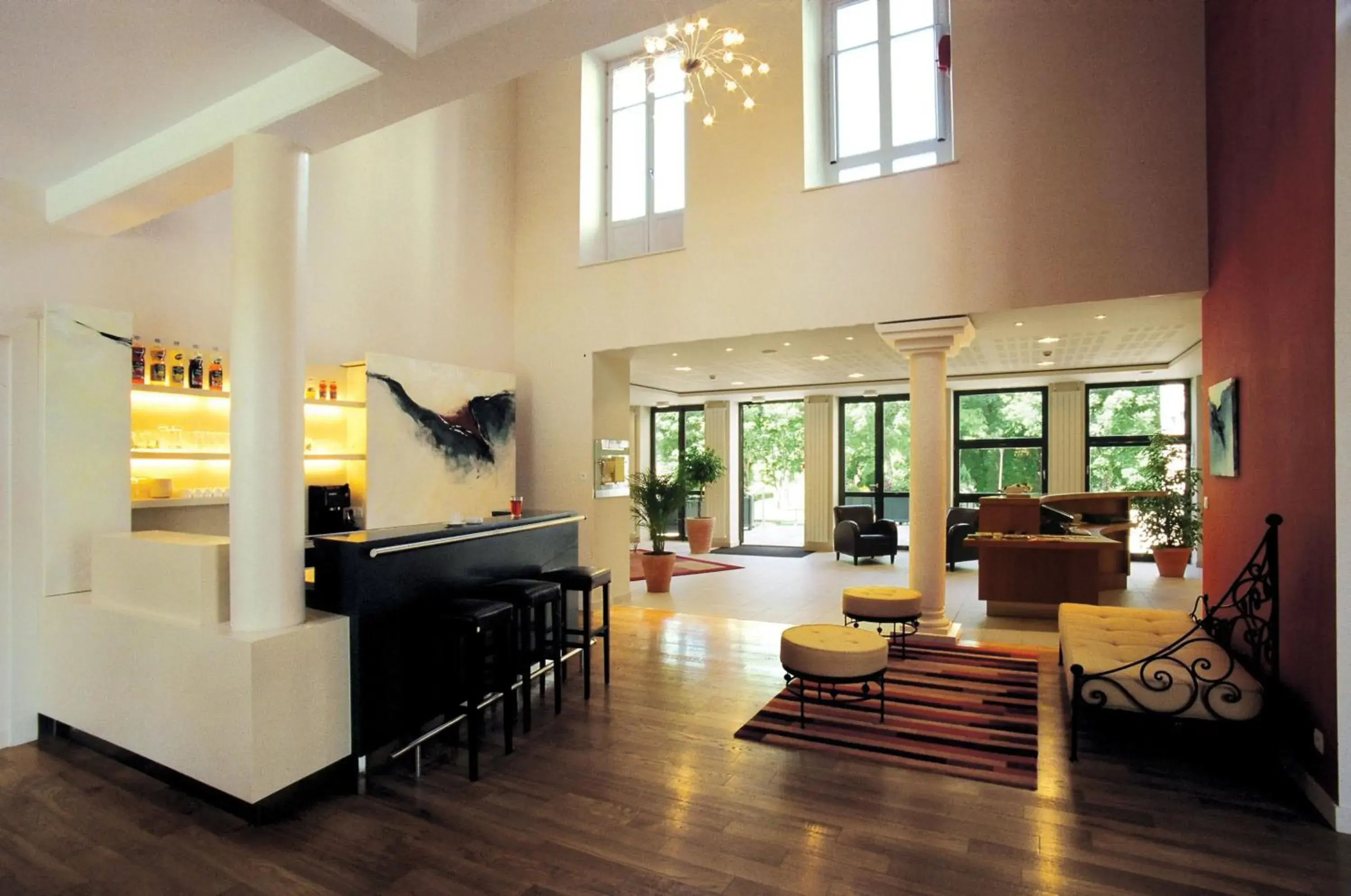 Lounge or bar in HOTEL CERISE - LES SOURCES Luxeuil-les-Bains Lounge or bar in HOTEL CERISE - LES SOURCES Luxeuil-les-Bains