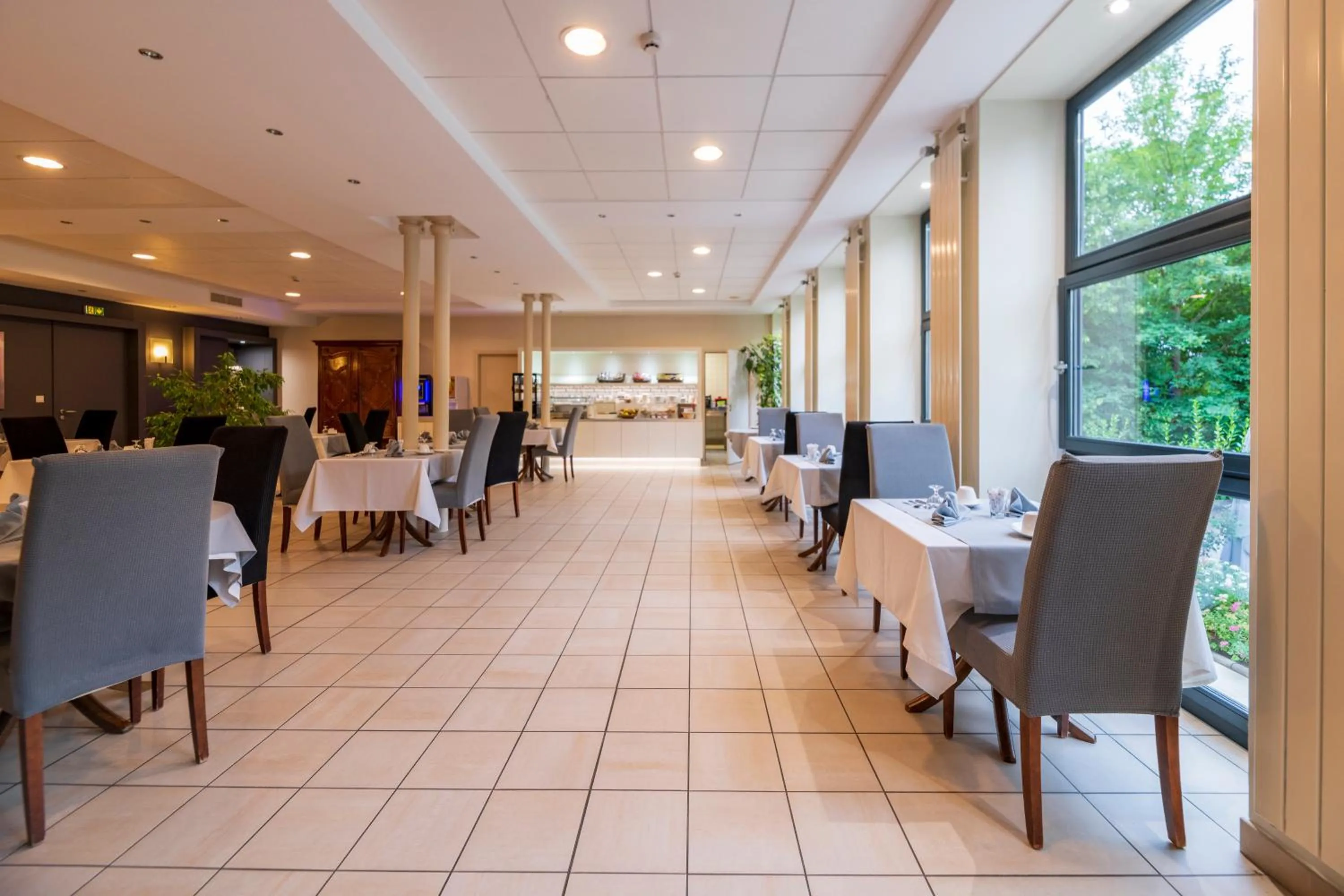 Breakfast in HOTEL CERISE - LES SOURCES Luxeuil-les-Bains