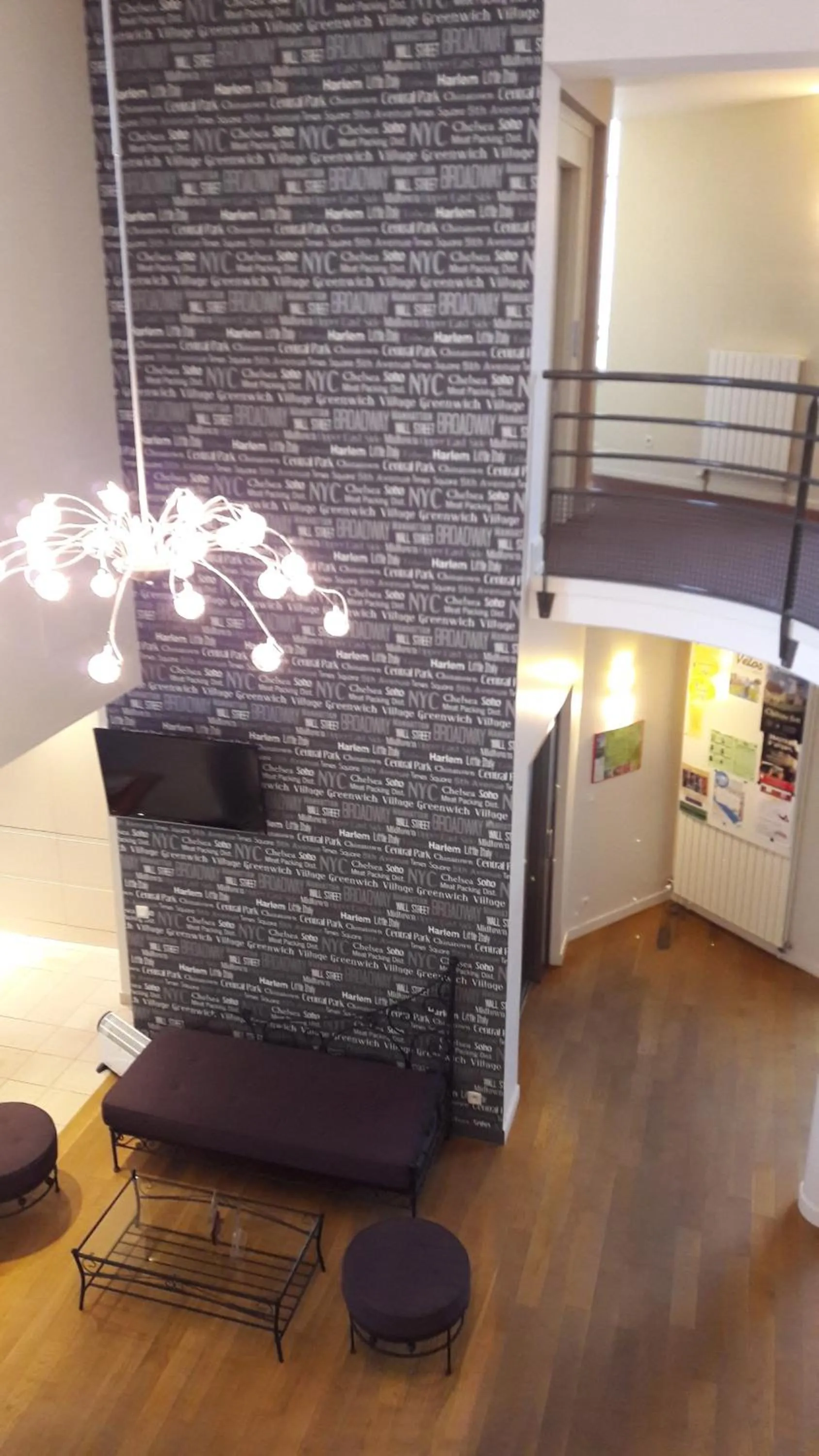 Lobby or reception in HOTEL CERISE - LES SOURCES Luxeuil-les-Bains