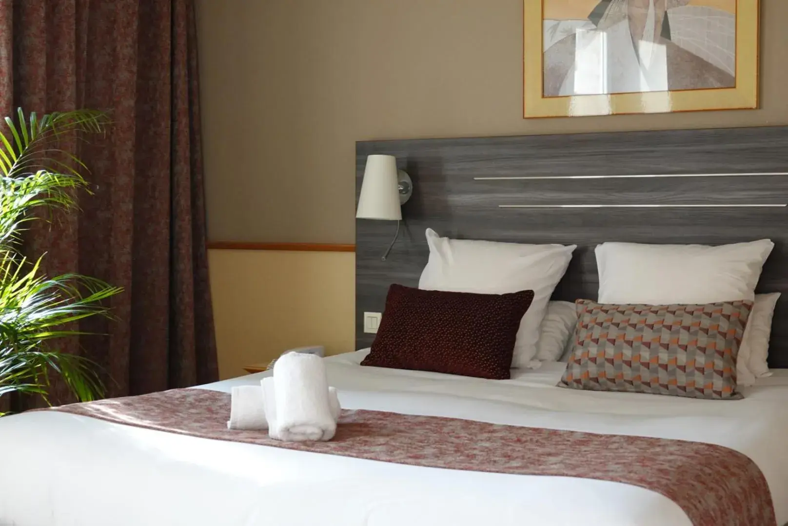 Bedroom, Bed in HOTEL CERISE - LES SOURCES Luxeuil-les-Bains Bedroom, Bed in HOTEL CERISE - LES SOURCES Luxeuil-les-Bains