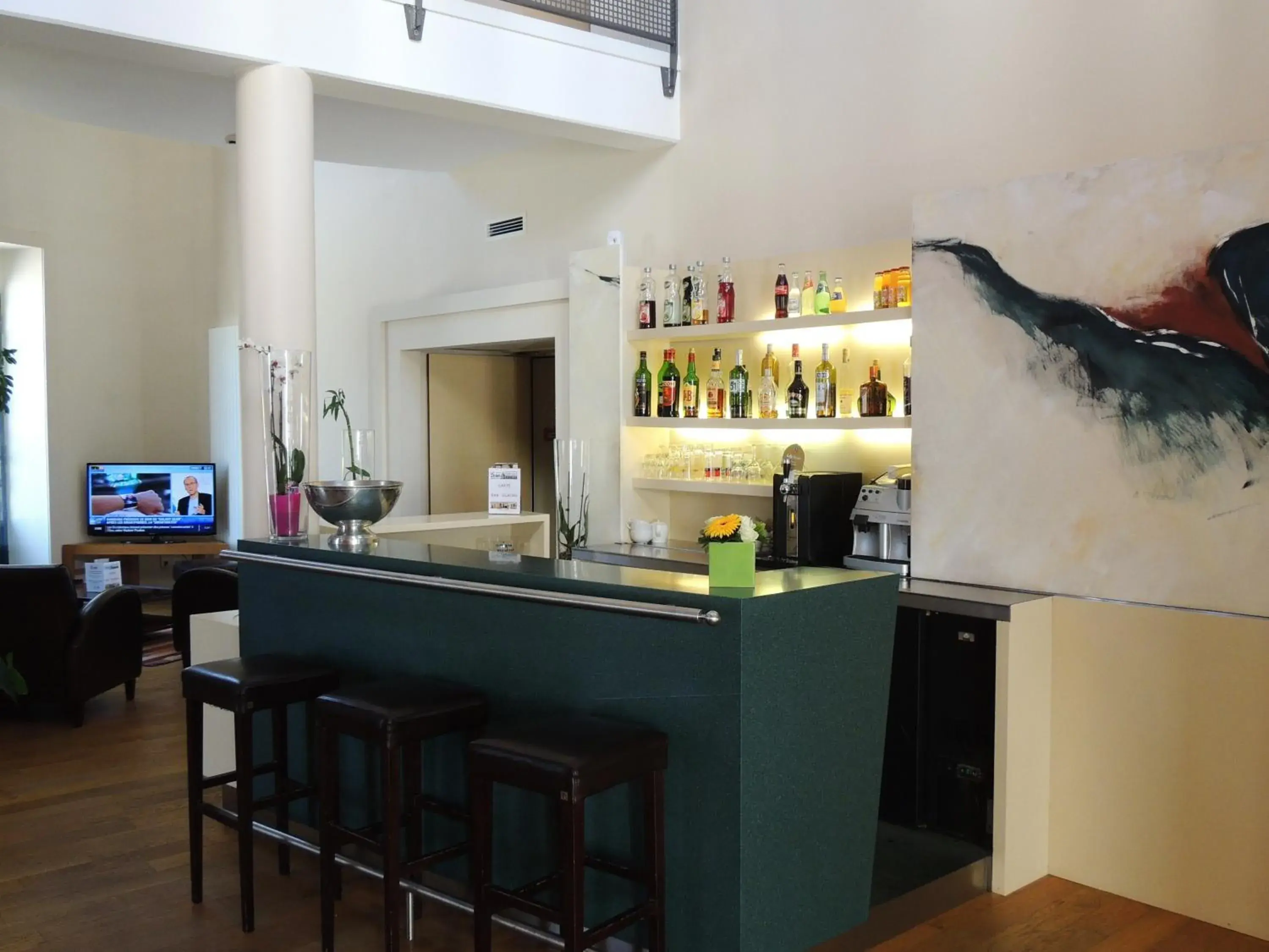 Lounge or bar in HOTEL CERISE - LES SOURCES Luxeuil-les-Bains Lounge or bar in HOTEL CERISE - LES SOURCES Luxeuil-les-Bains
