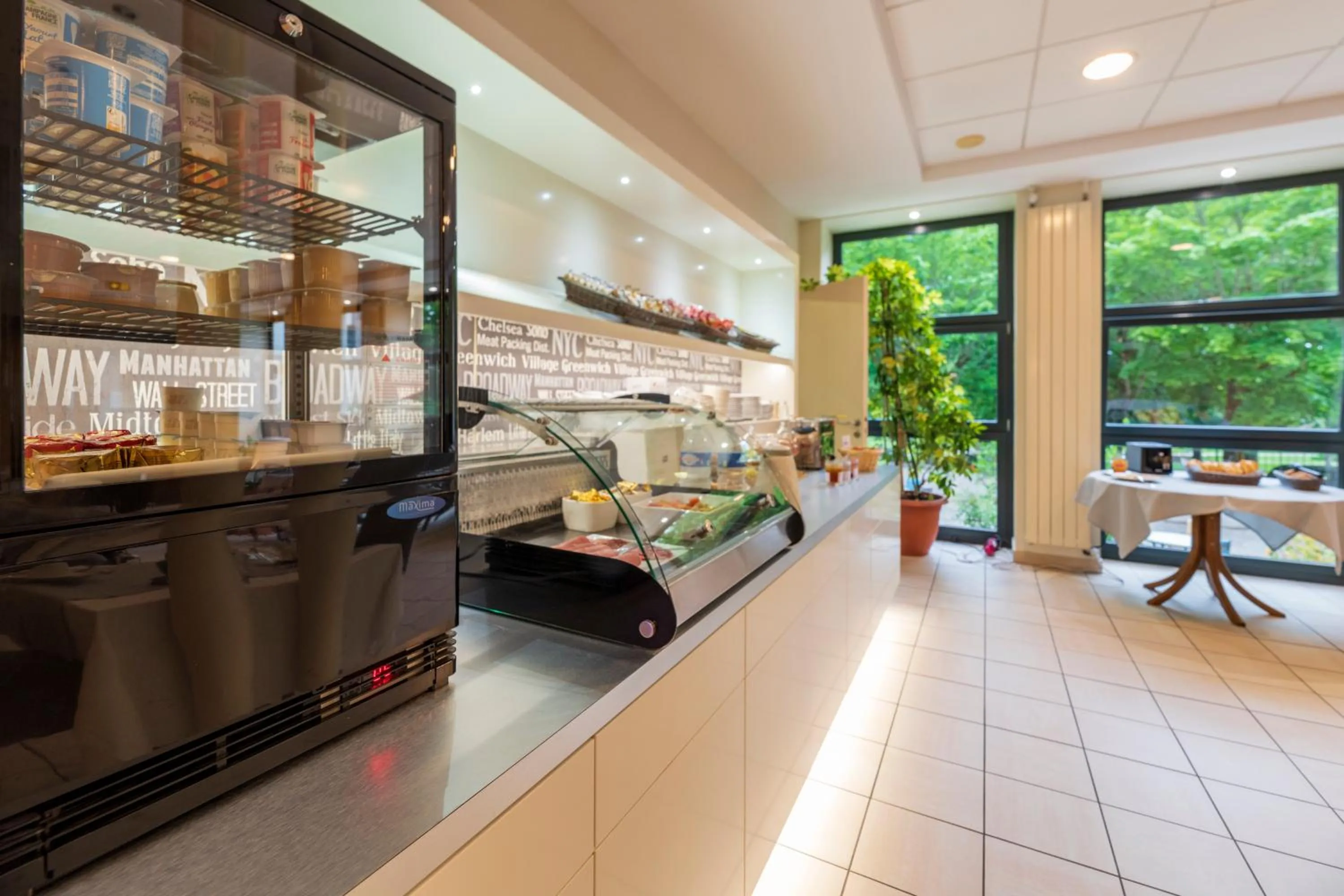 Breakfast in HOTEL CERISE - LES SOURCES Luxeuil-les-Bains