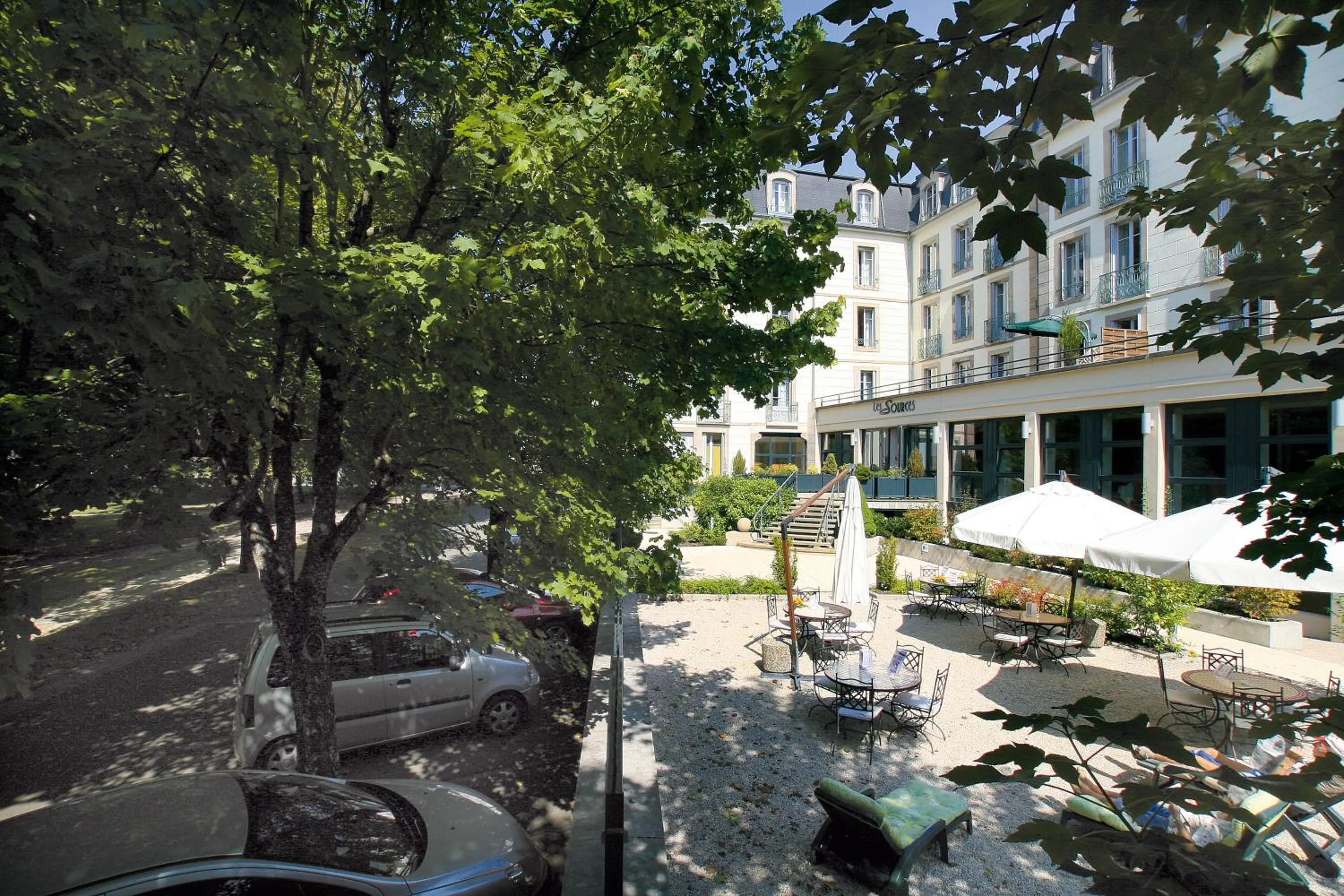 Patio in HOTEL CERISE - LES SOURCES Luxeuil-les-Bains