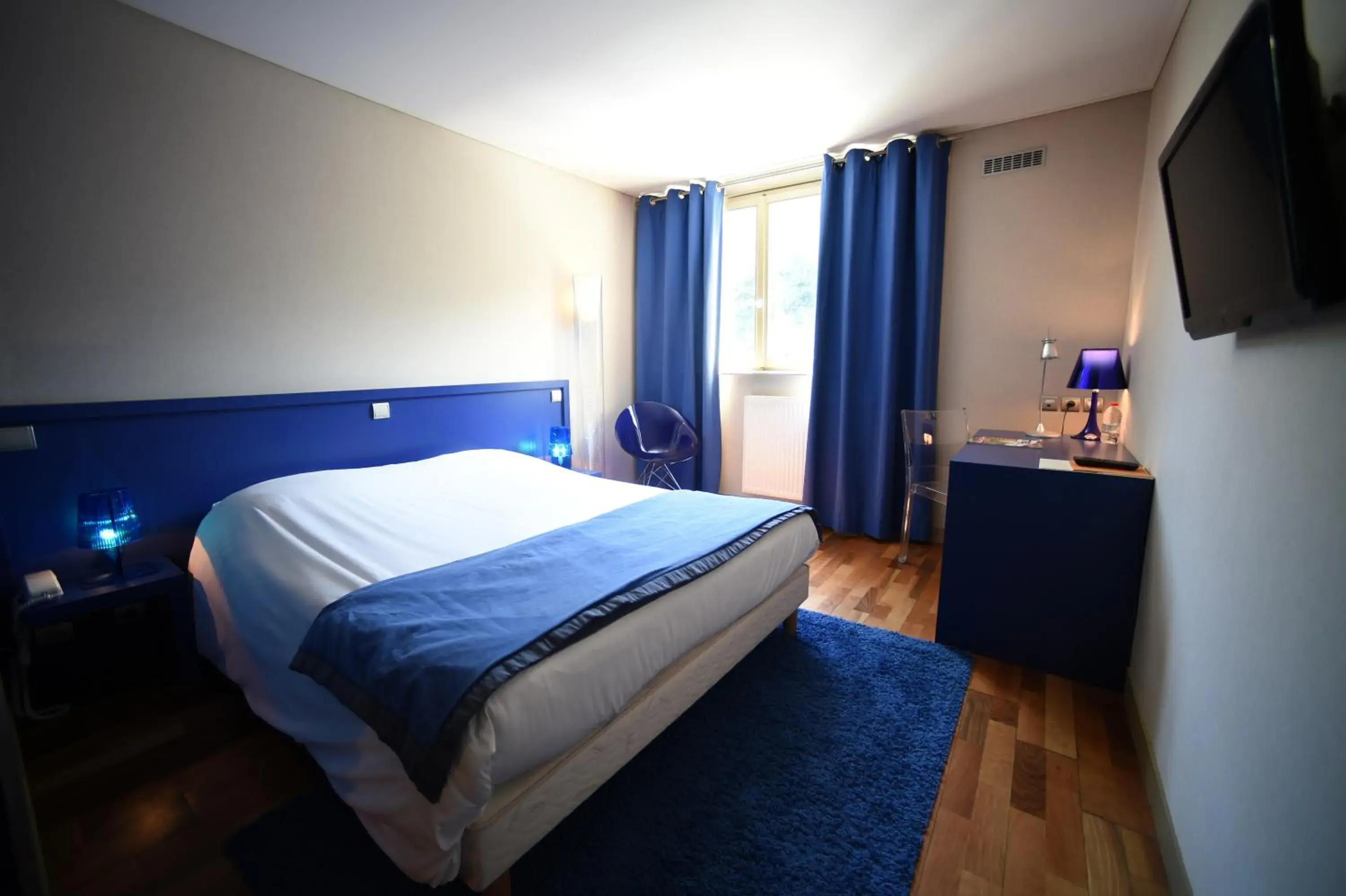Double Room - single occupancy - Lake Side in Hotel Du Lac Double Room - single occupancy - Lake Side in Hotel Du Lac
