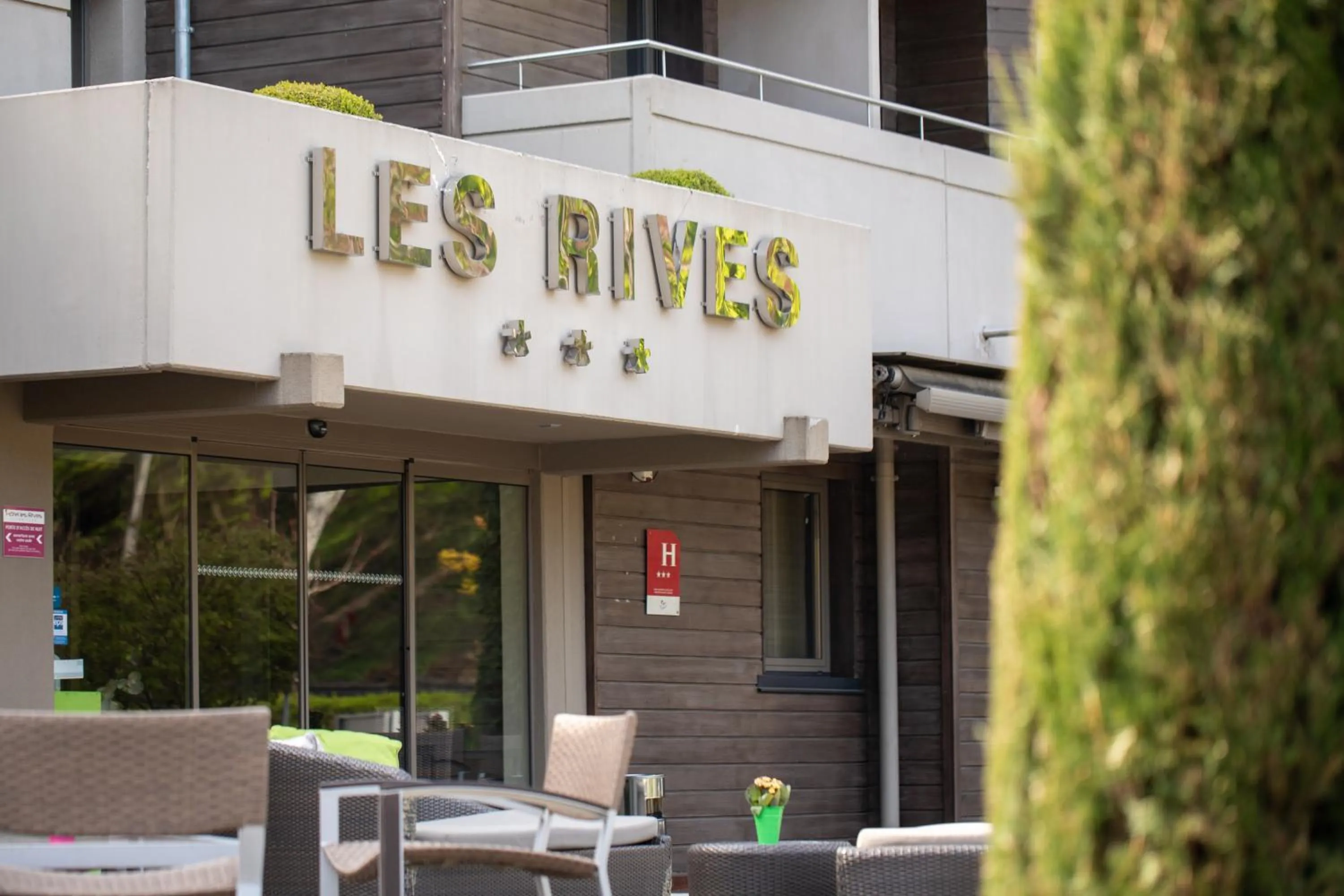 Property building in Hotel Du Lac