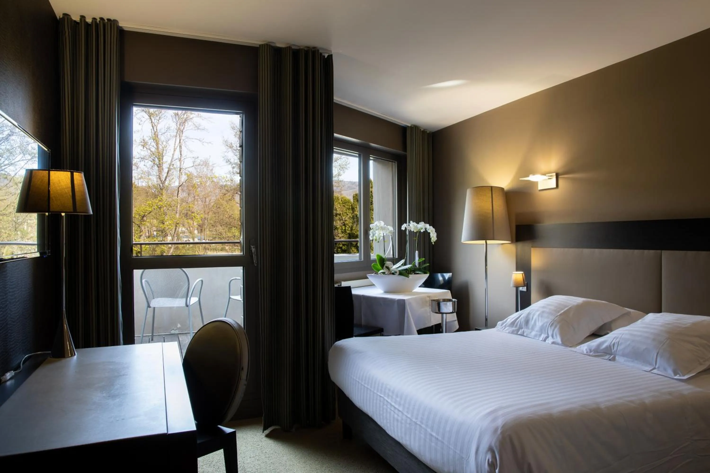 Photo of the whole room, Bed in Hotel Du Lac