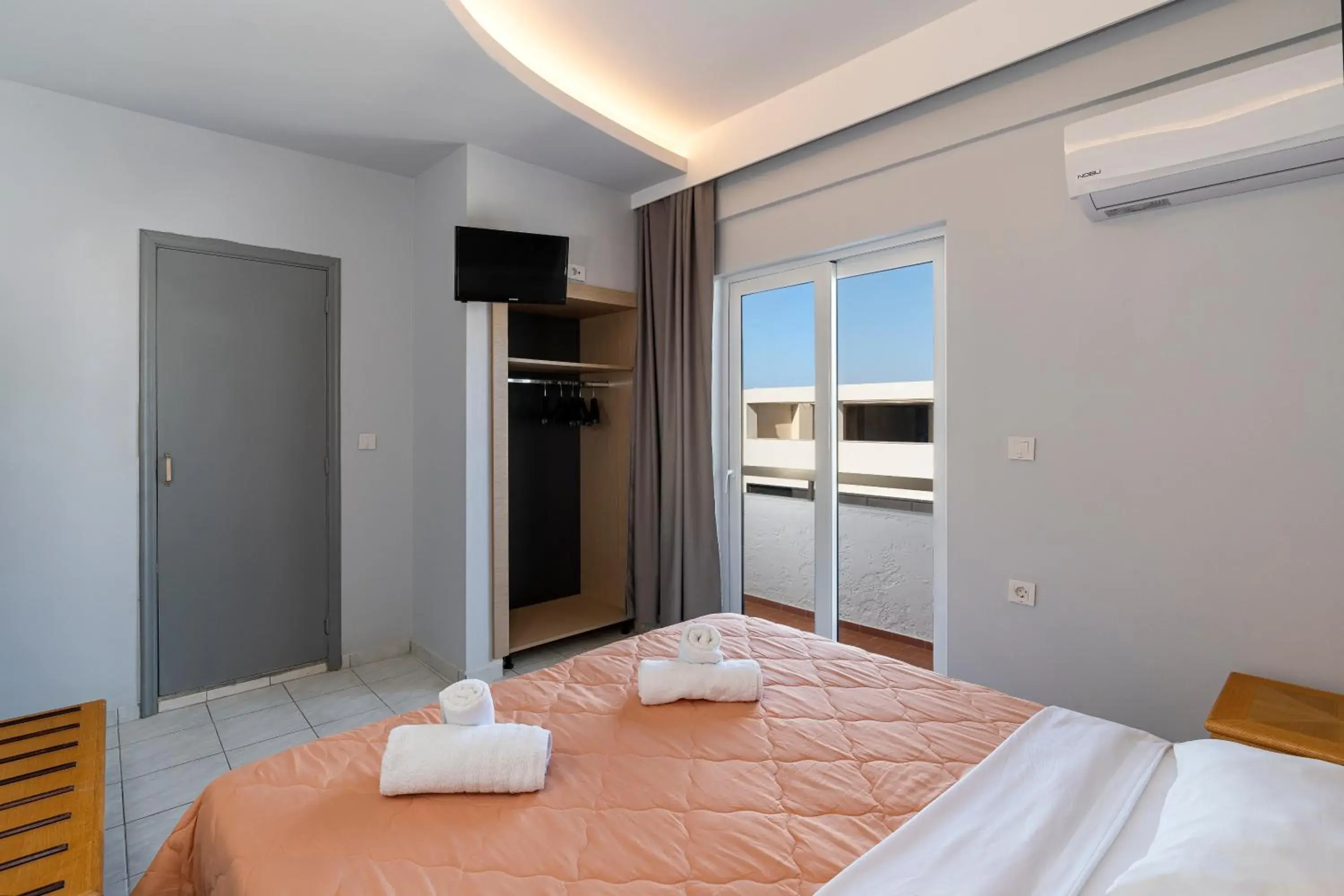 Standard Double or Twin Room with Balcony in N E P center Hotel Rodos Standard Double or Twin Room with Balcony in N E P center Hotel Rodos