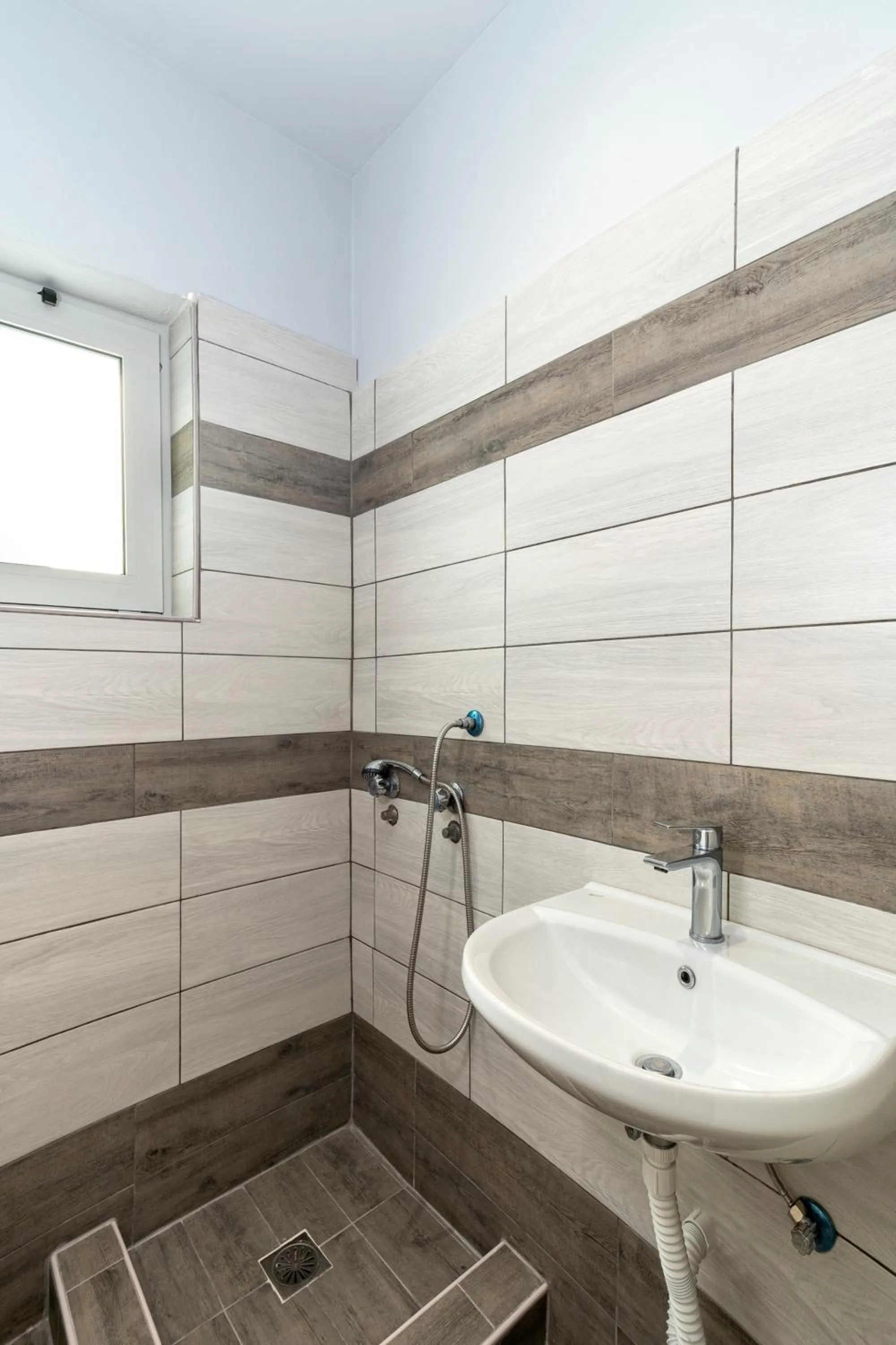 Bathroom in N E P center Hotel Rodos