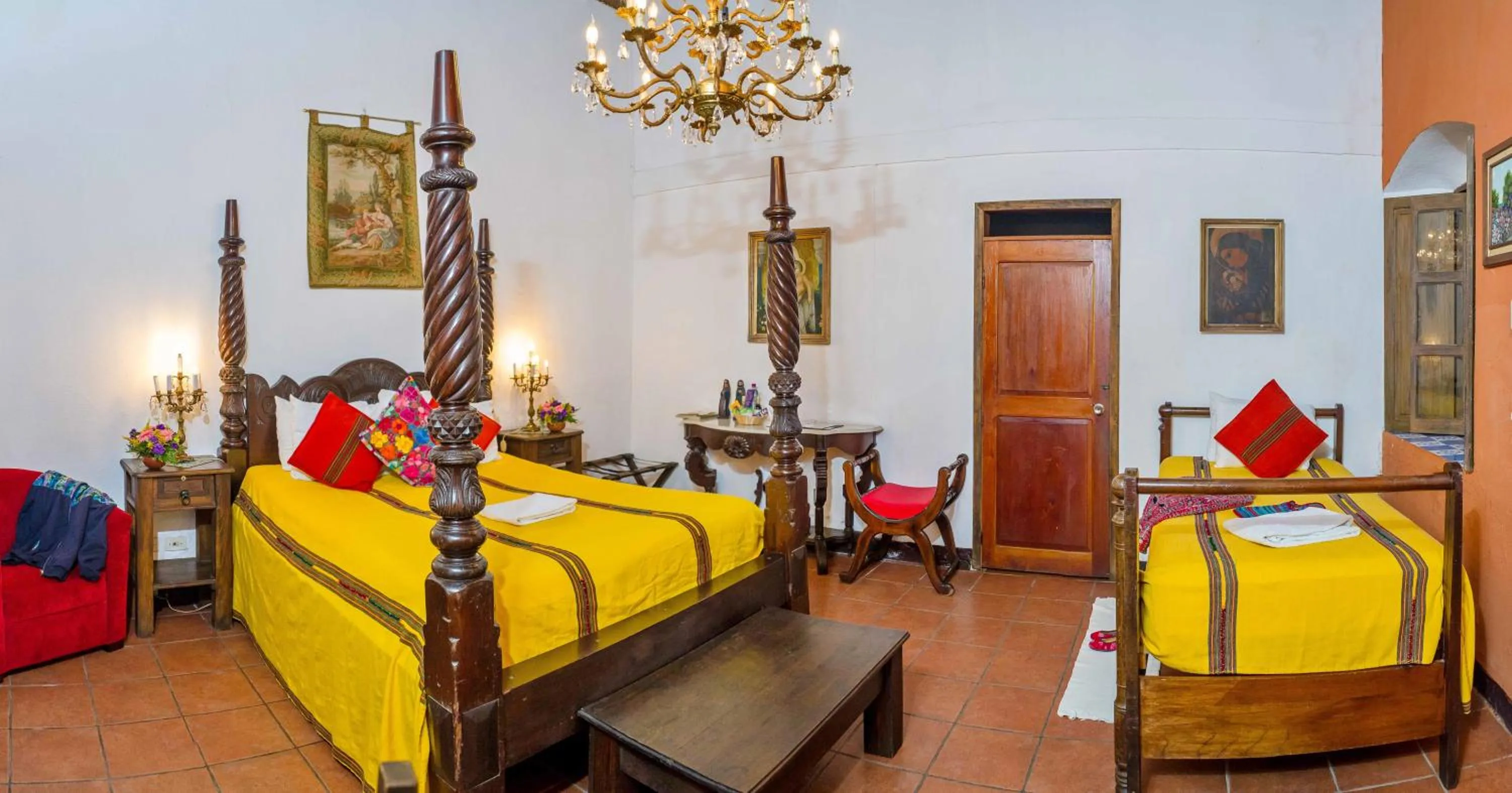 Photo of the whole room in Hotel Casa Antigua by AHS