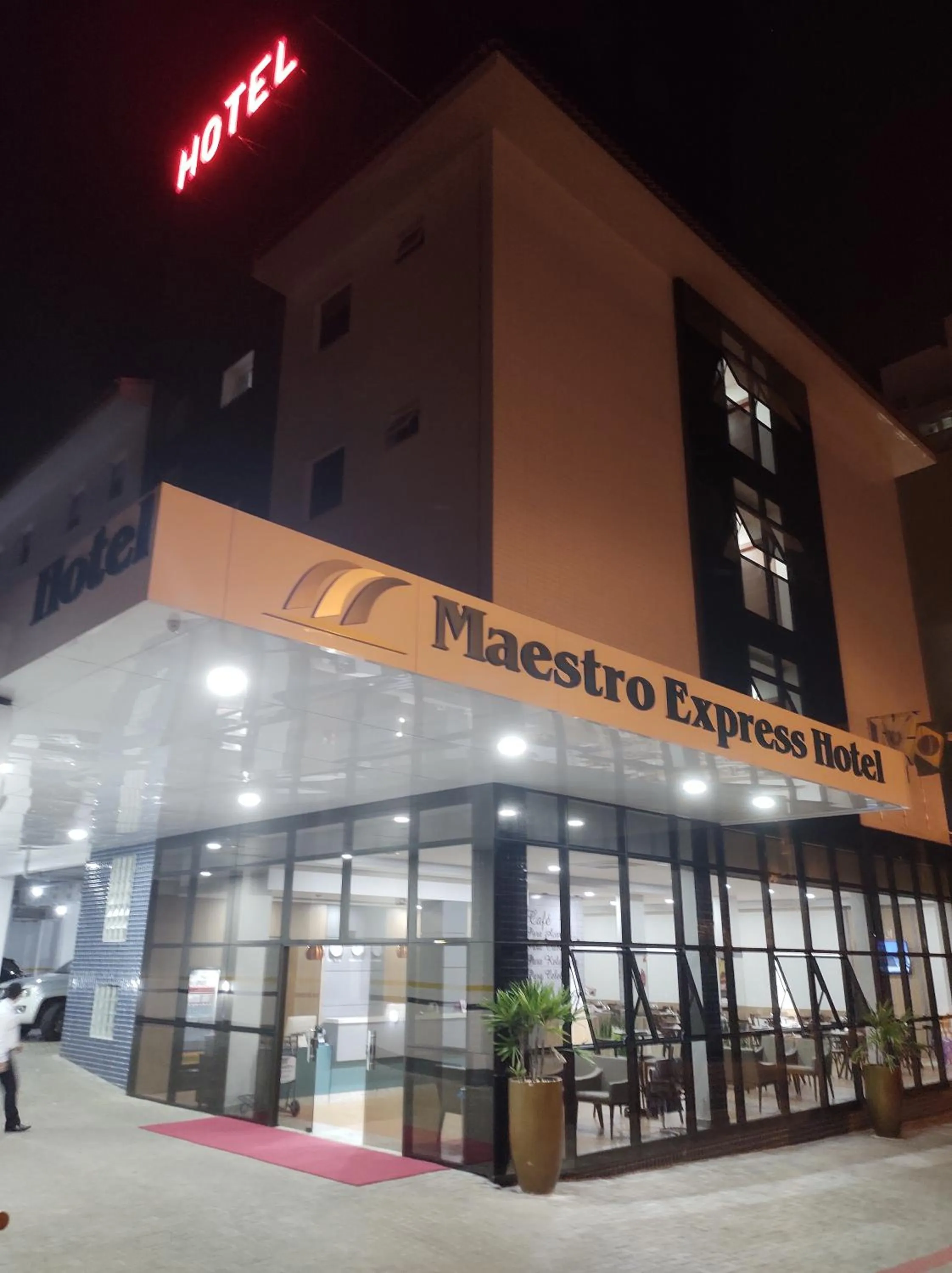 Facade/entrance in Hotel Maestro Express