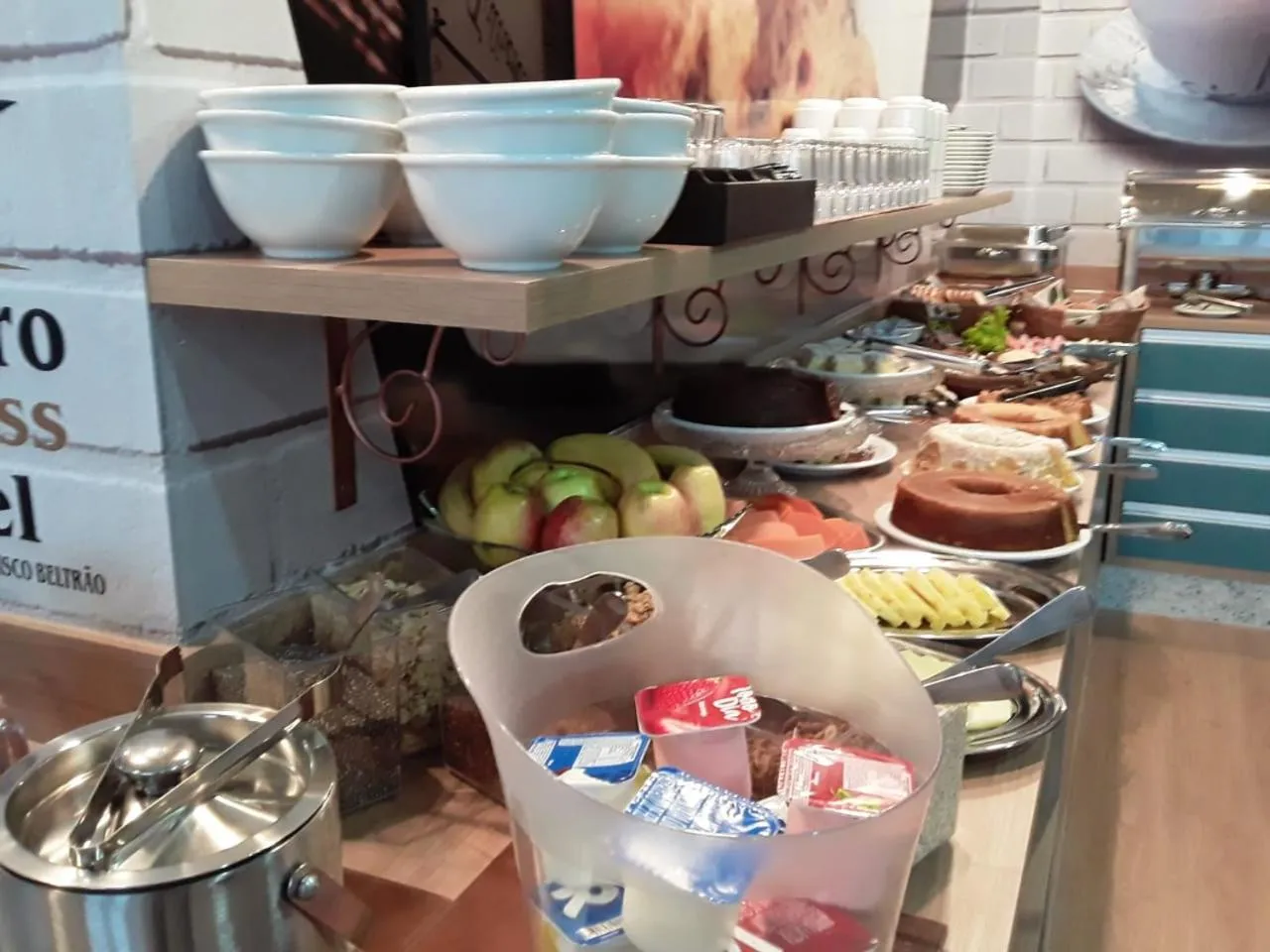 Restaurant/places to eat in Hotel Maestro Express