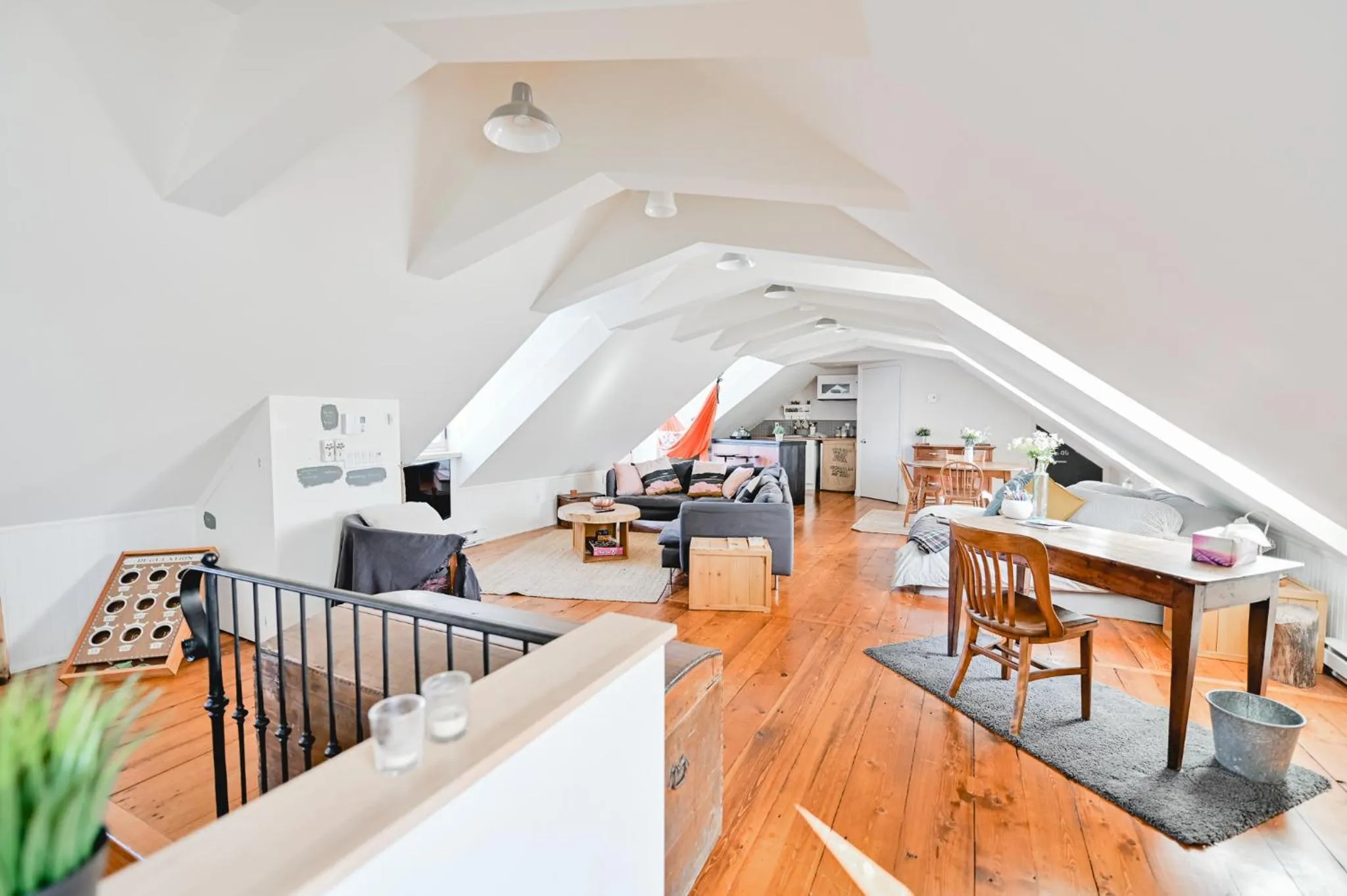 Seating area in L'Auberge du QG