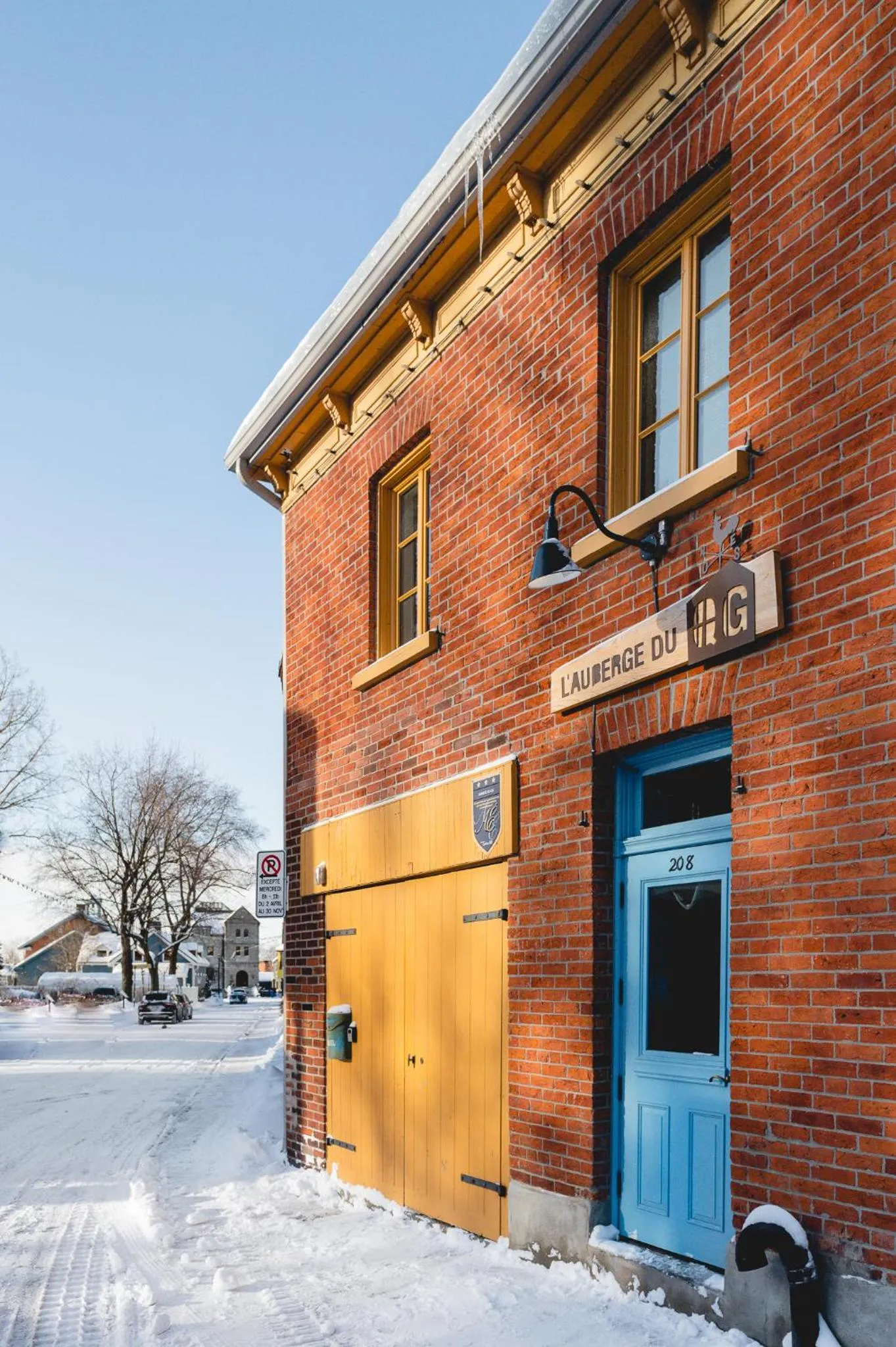 Facade/entrance in L'Auberge du QG