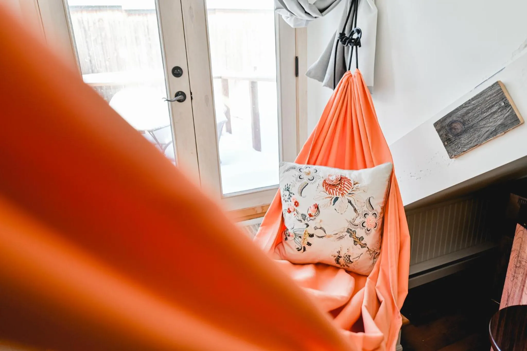 Living room, Bed in L'Auberge du QG