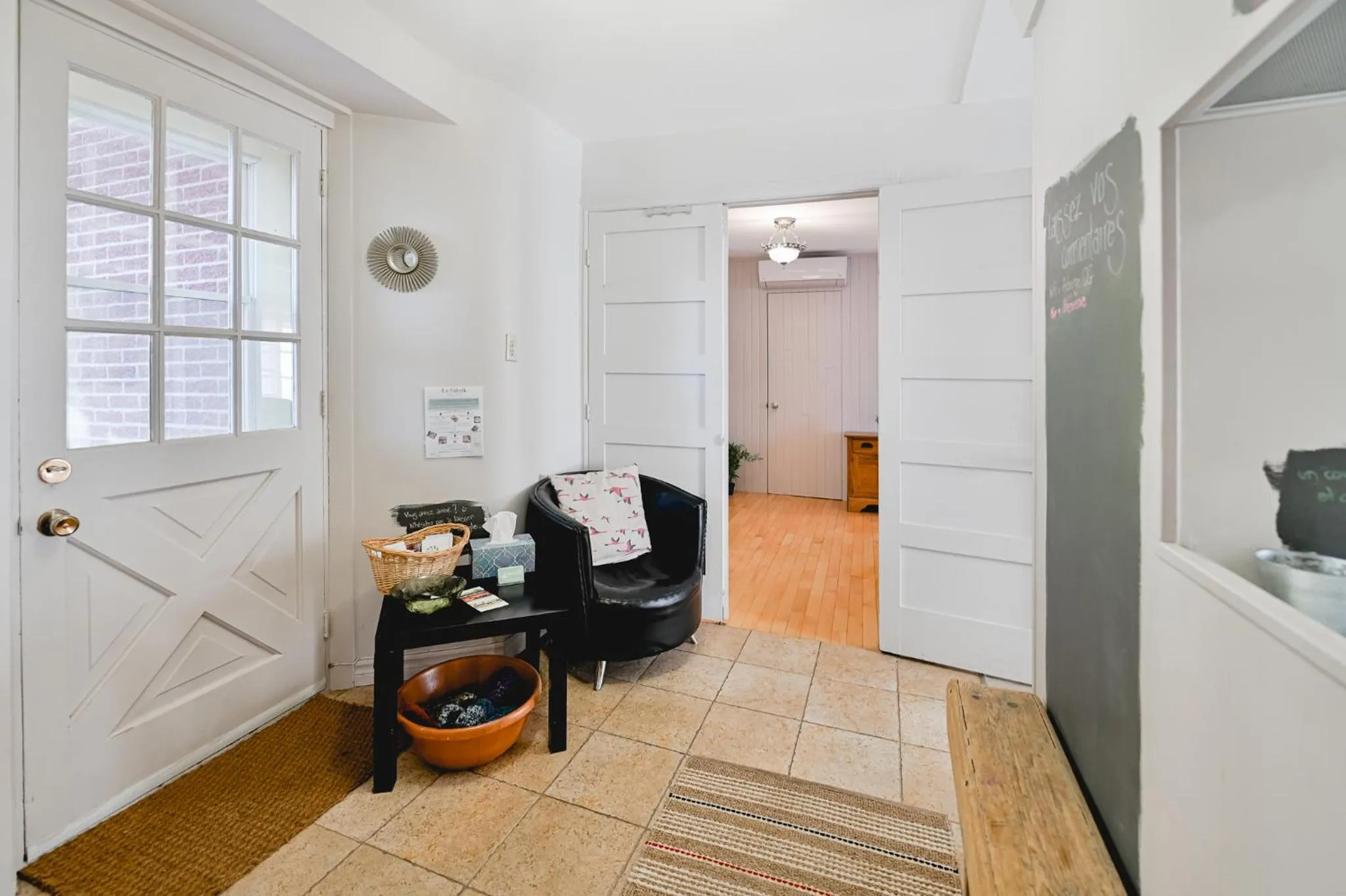 Facade/entrance in L'Auberge du QG