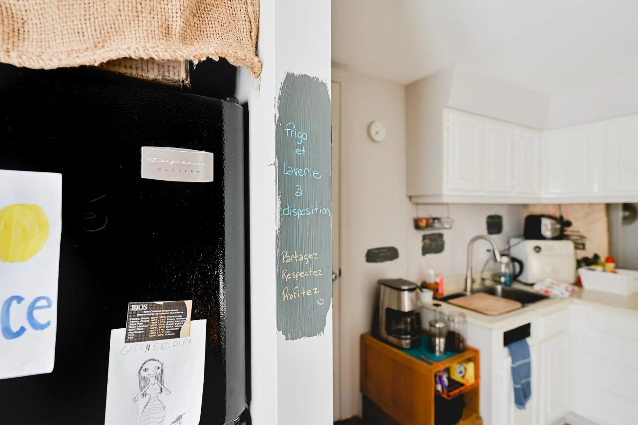 Communal kitchen in L'Auberge du QG
