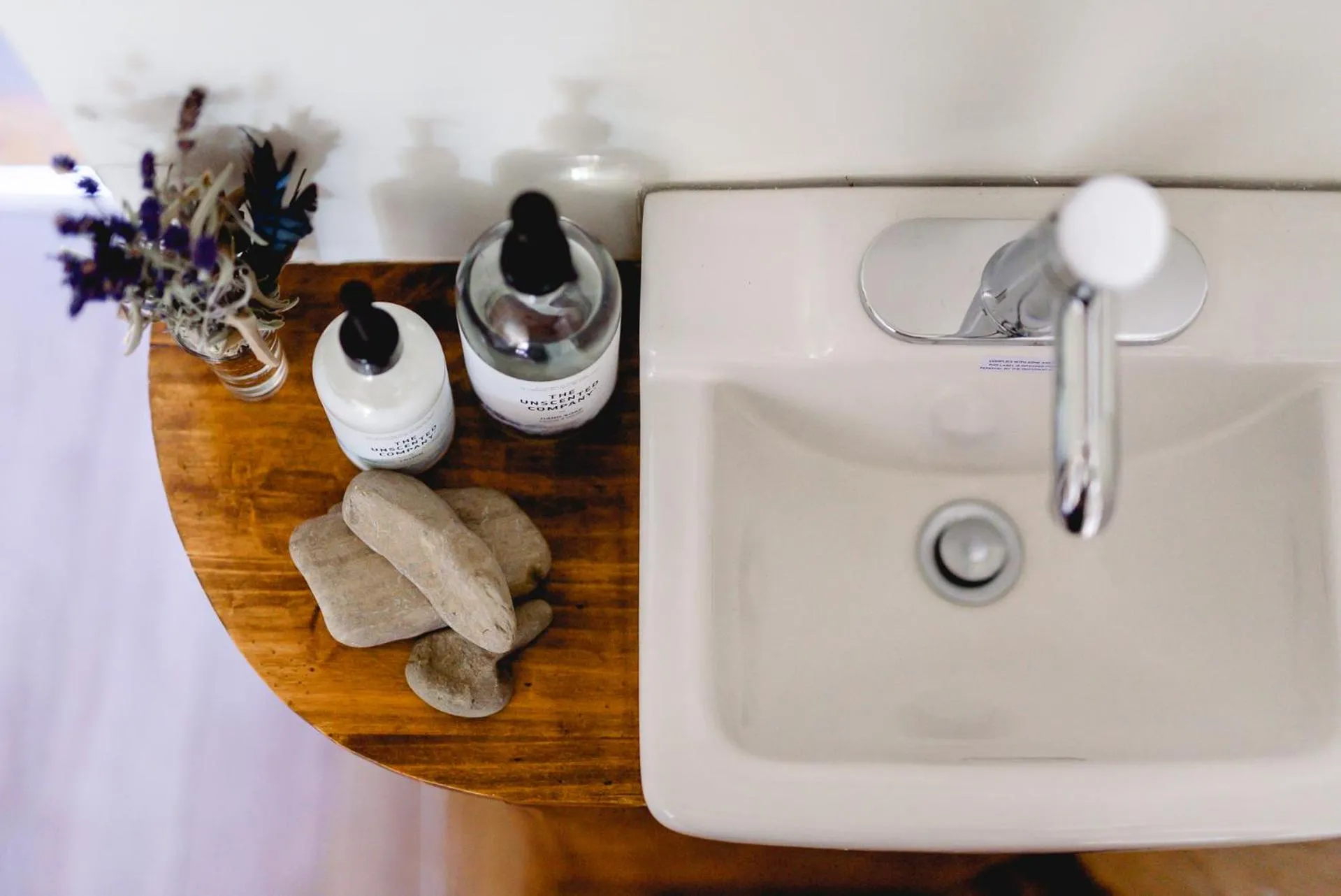 Toilet in L'Auberge du QG