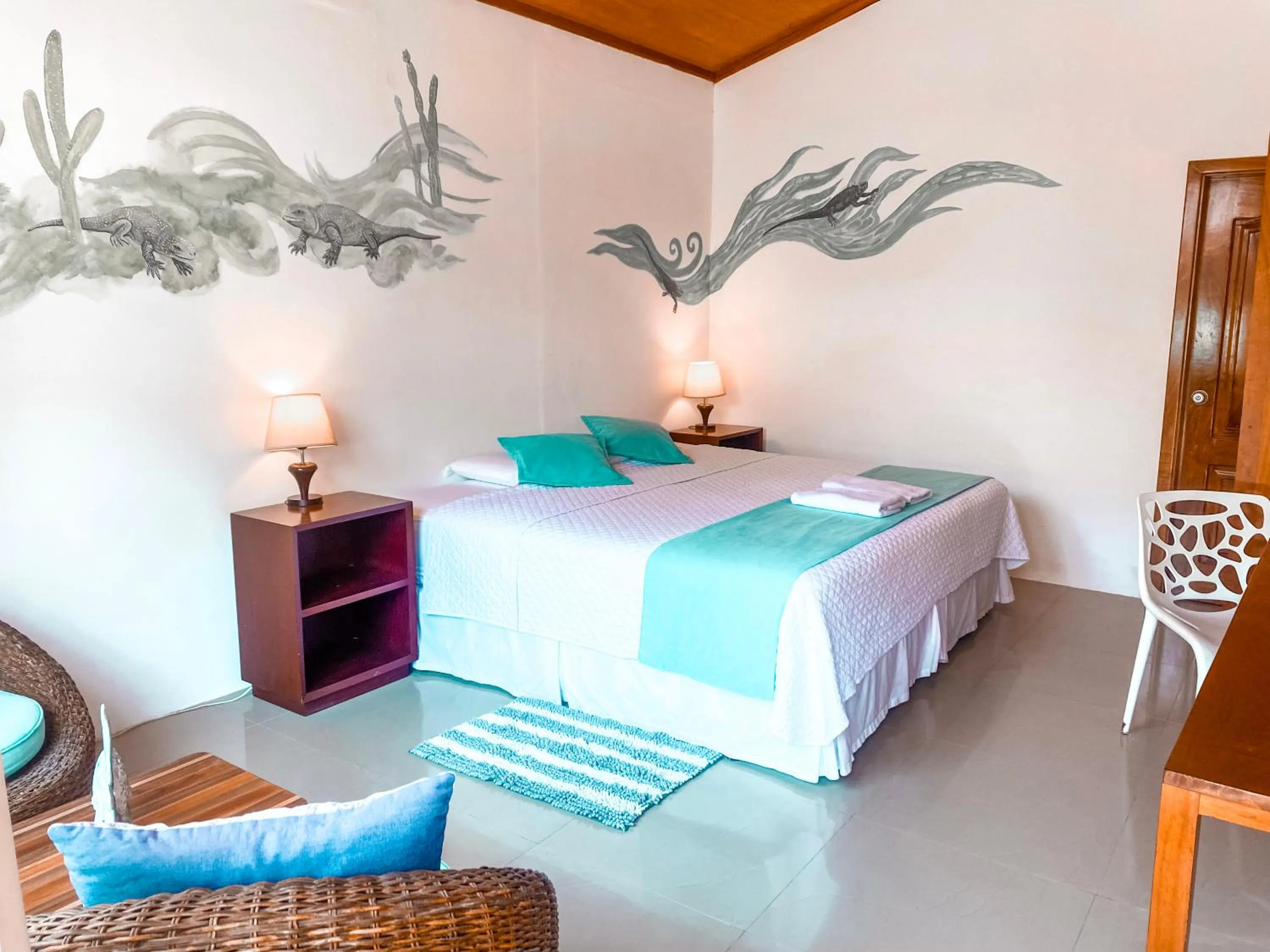 Bed in Hotel Coral Blanco with high speed internet Starlink and Galapagos Tour Operator