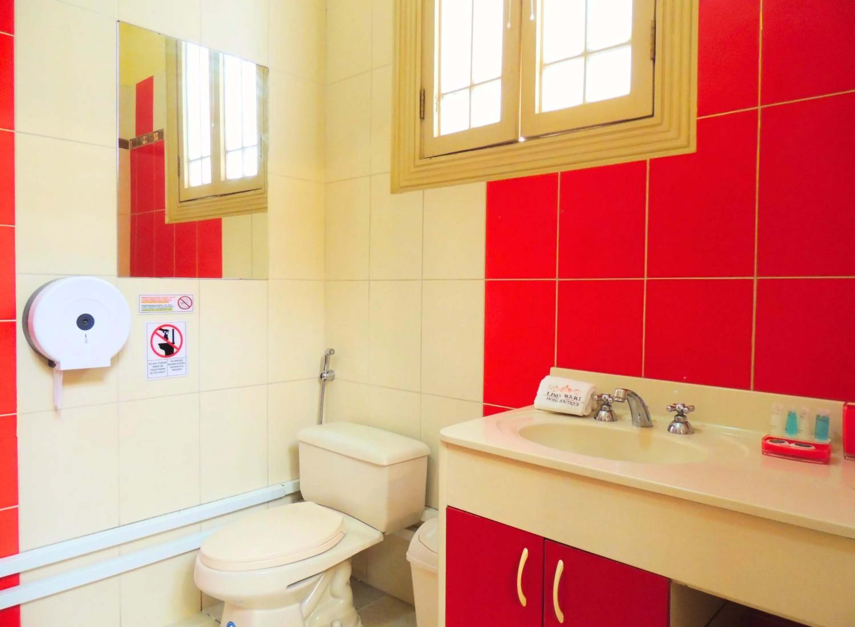 Toilet in Lima Wari Hotel Boutique