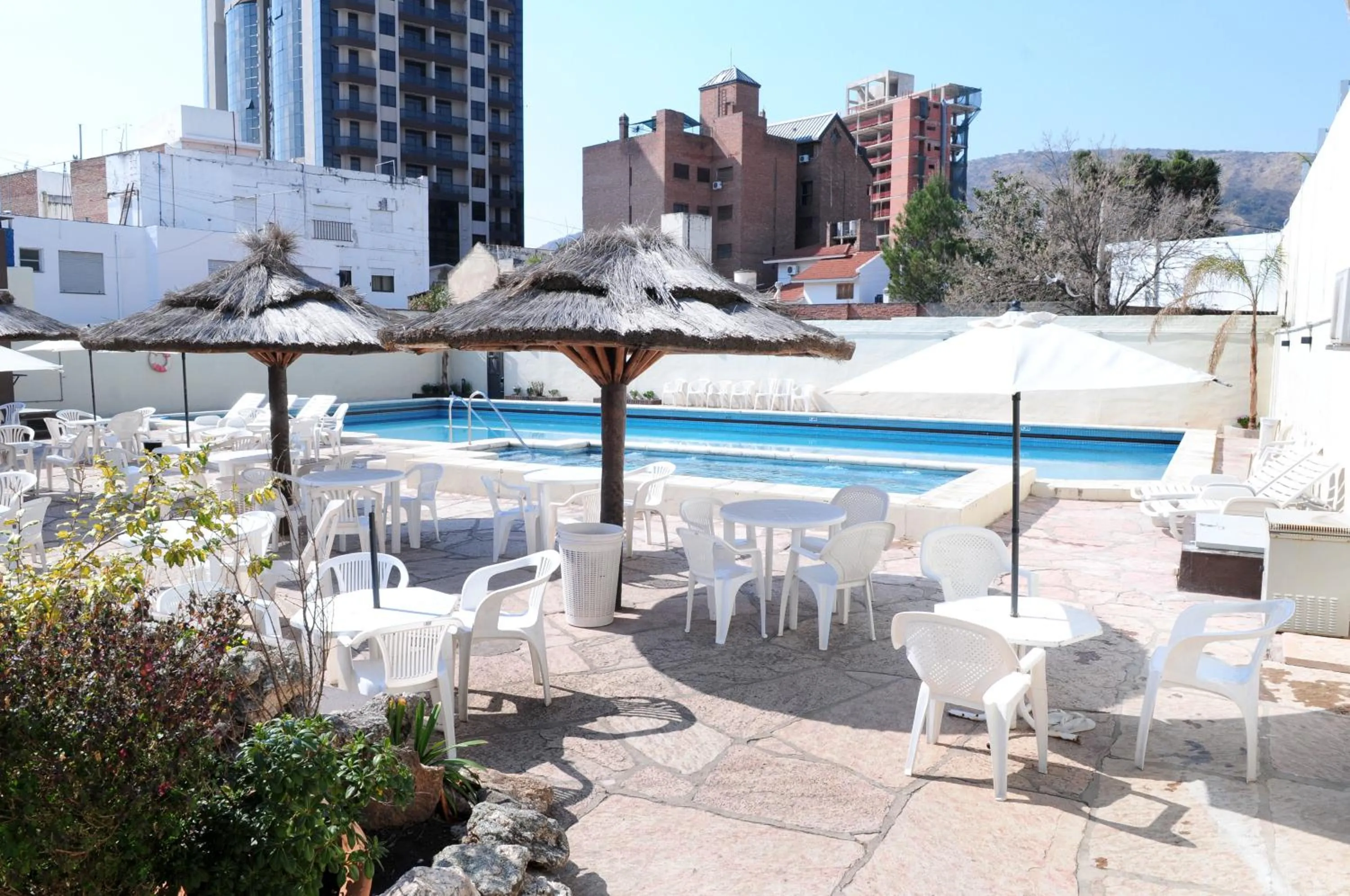 Swimming pool in Hotel Presidente