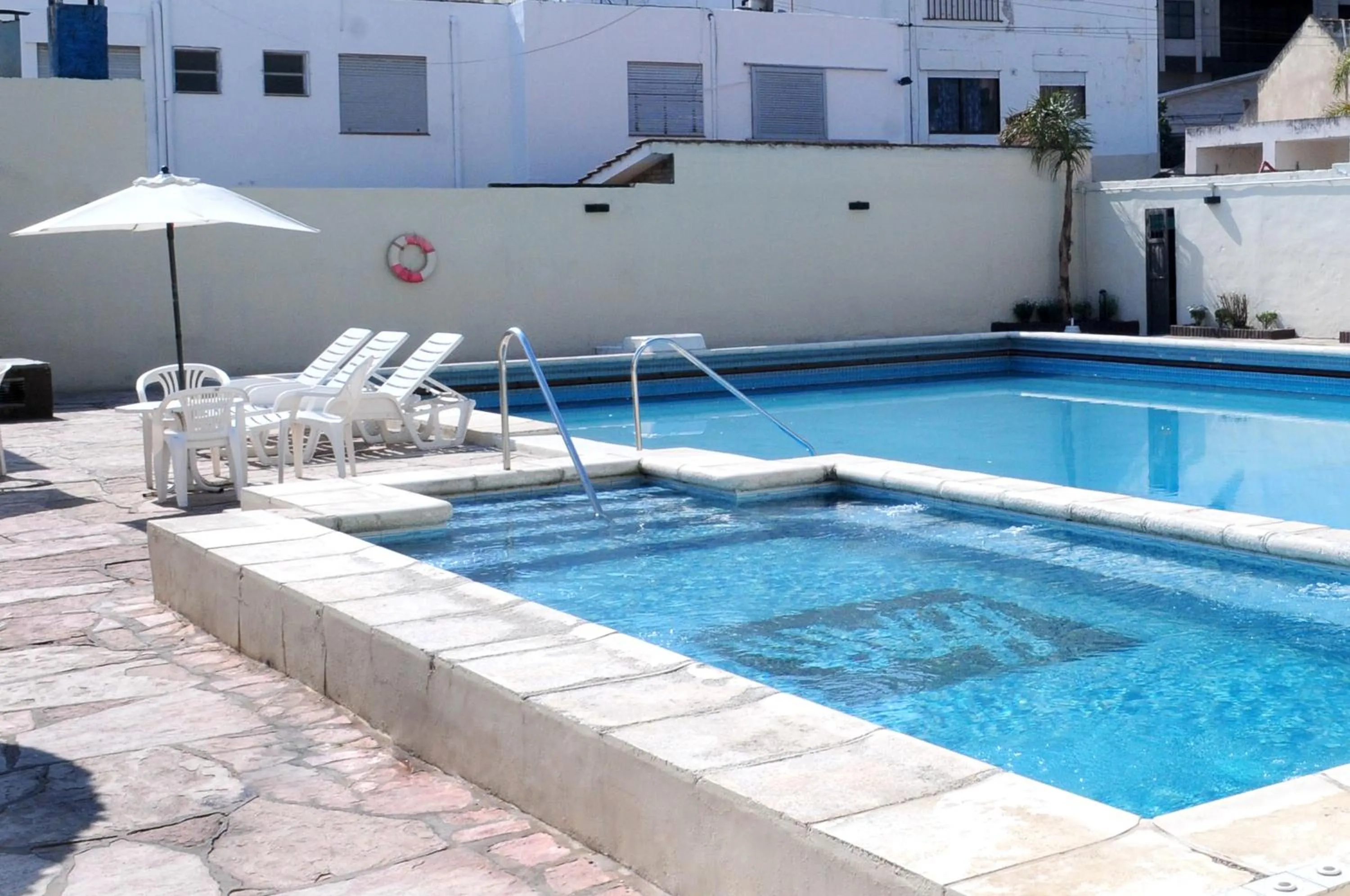 Swimming pool in Hotel Presidente