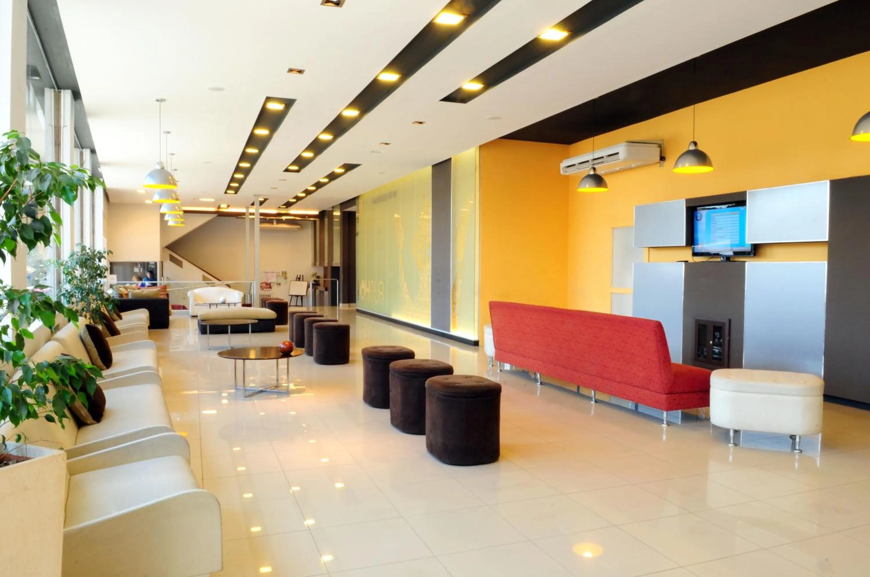 Communal lounge/ TV room in Hotel Presidente