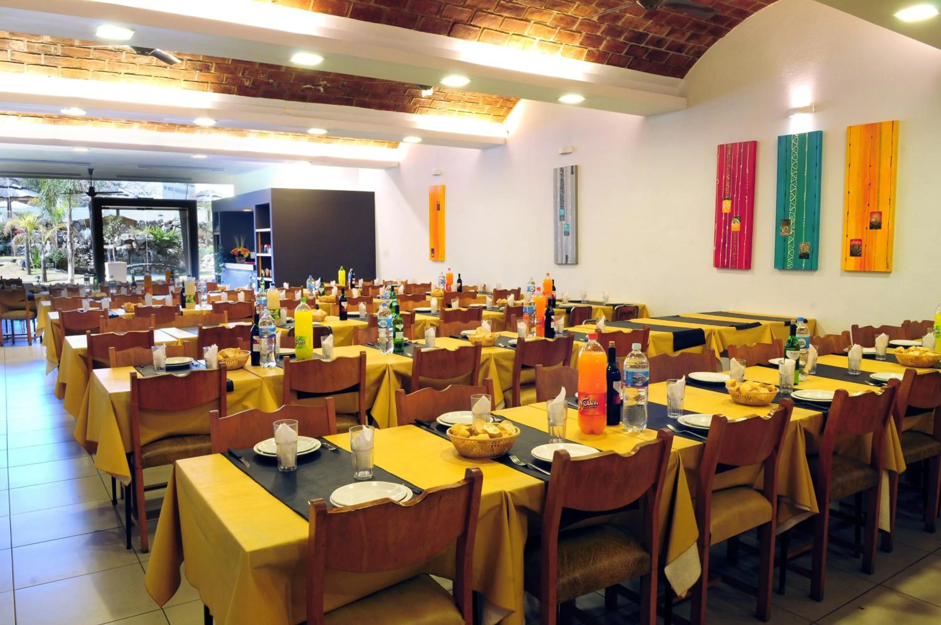 Restaurant/places to eat in Hotel Presidente