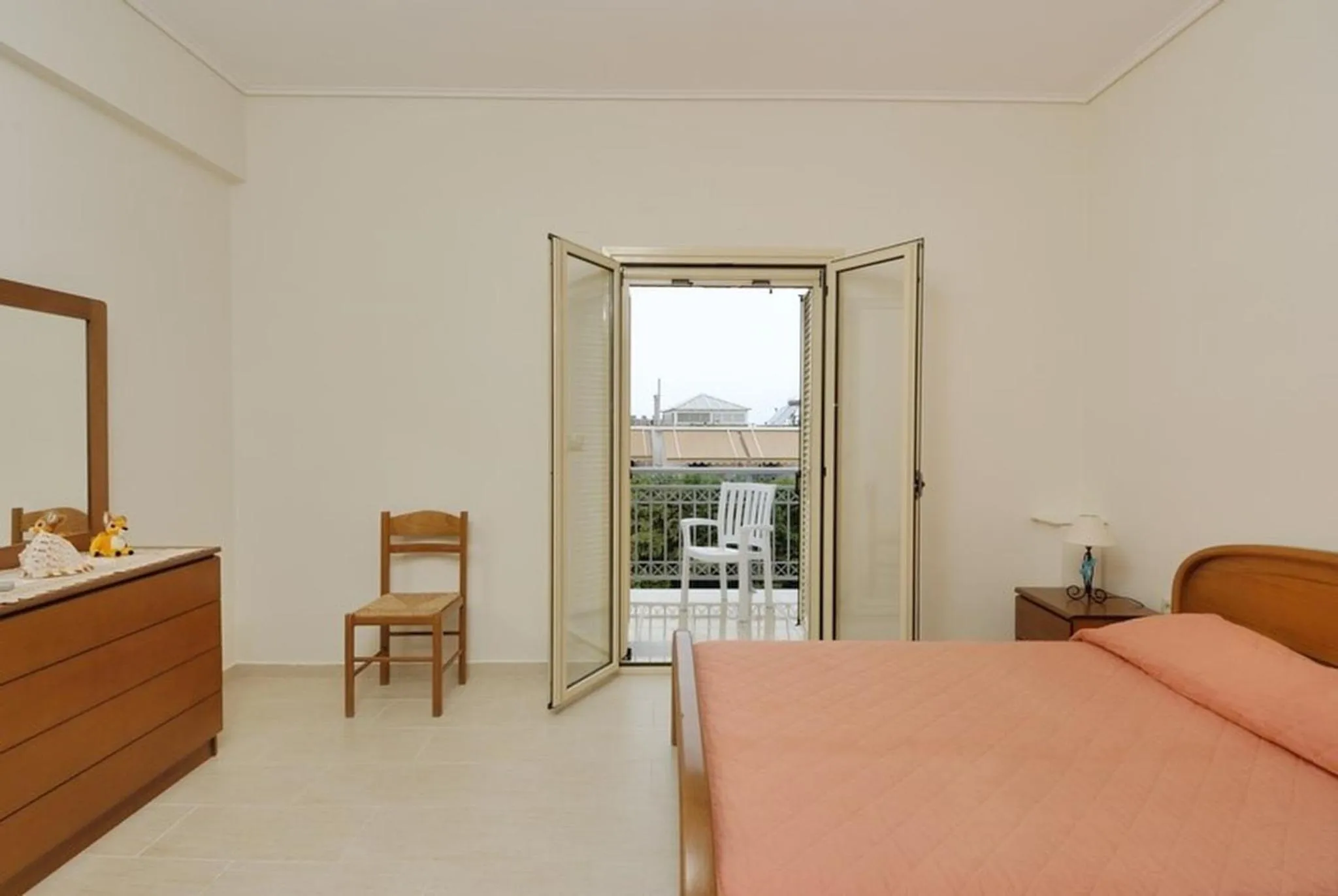 Seating area, Bed in Manoleas Villas - Apartment 6