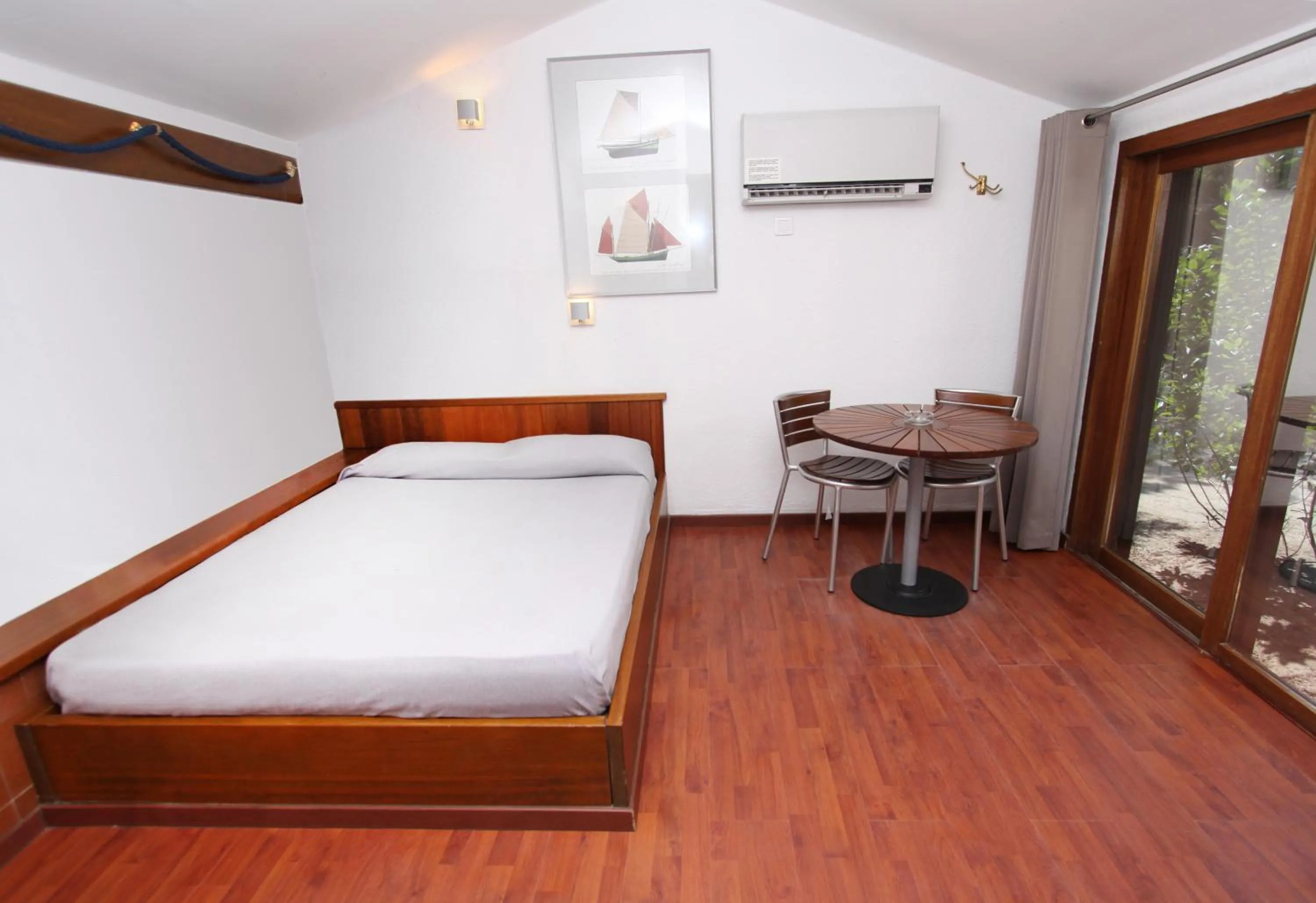 Photo of the whole room, Bed in Résidence Mobydick