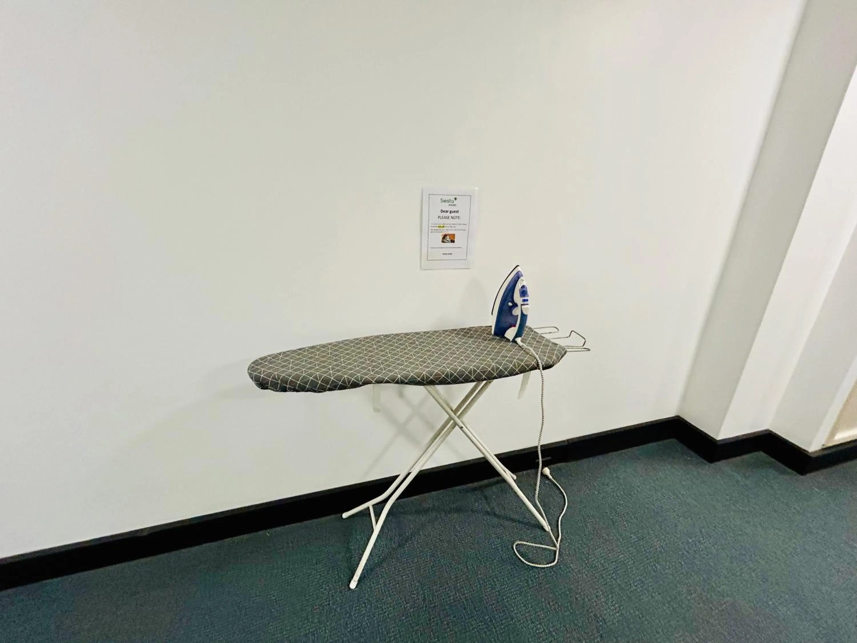 Communal lounge/ TV room in Siesta Sydney