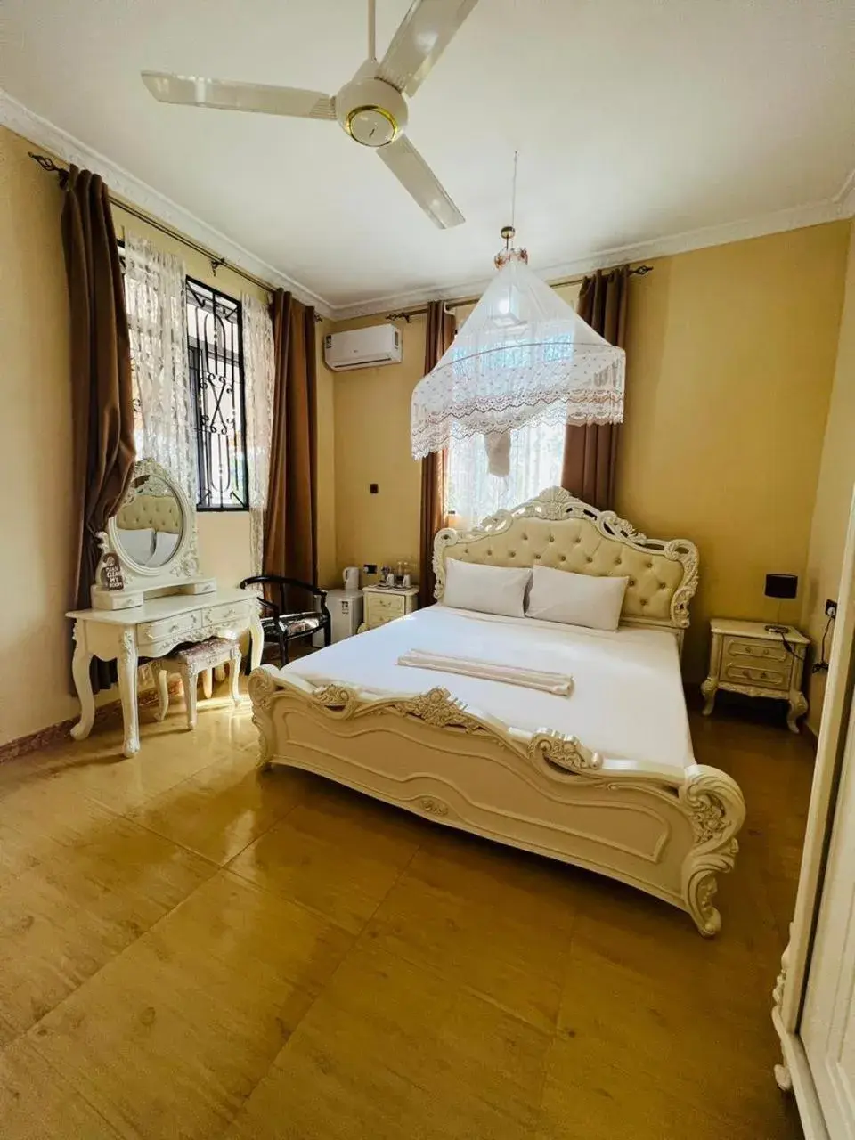 Deluxe King Room - single occupancy in Boshowa Villas Deluxe King Room - single occupancy in Boshowa Villas