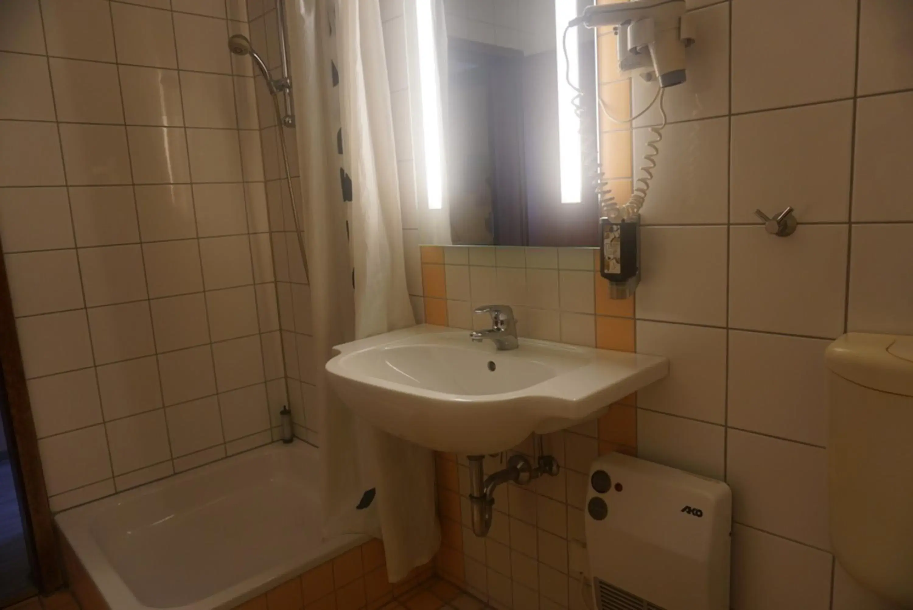 Shower, Bathroom in Hotel-Events Adlerpalast