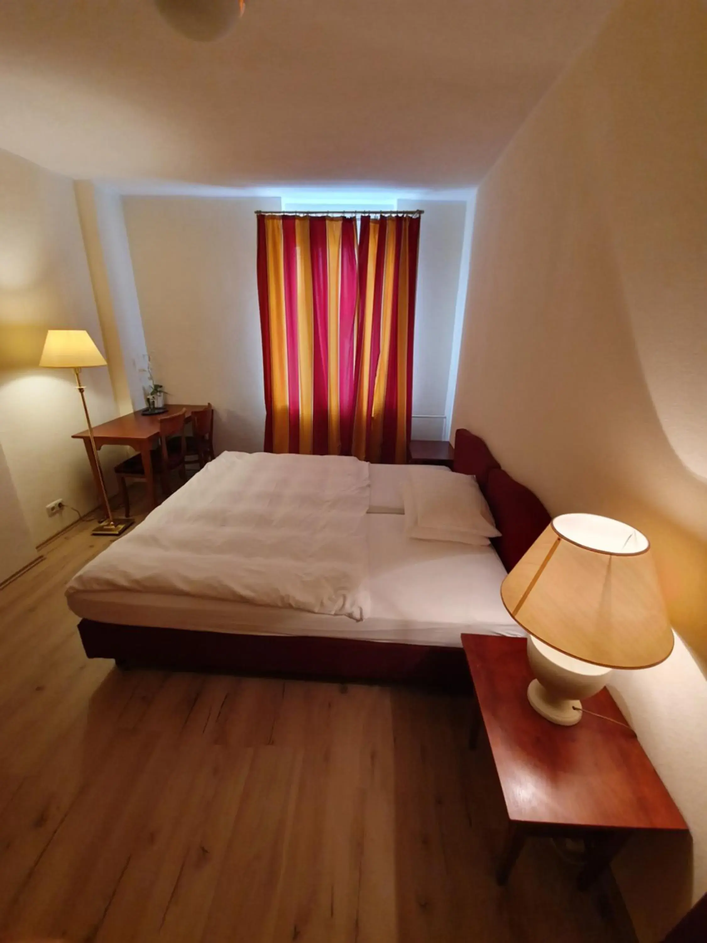 Photo of the whole room, Bed in Hotel-Events Adlerpalast