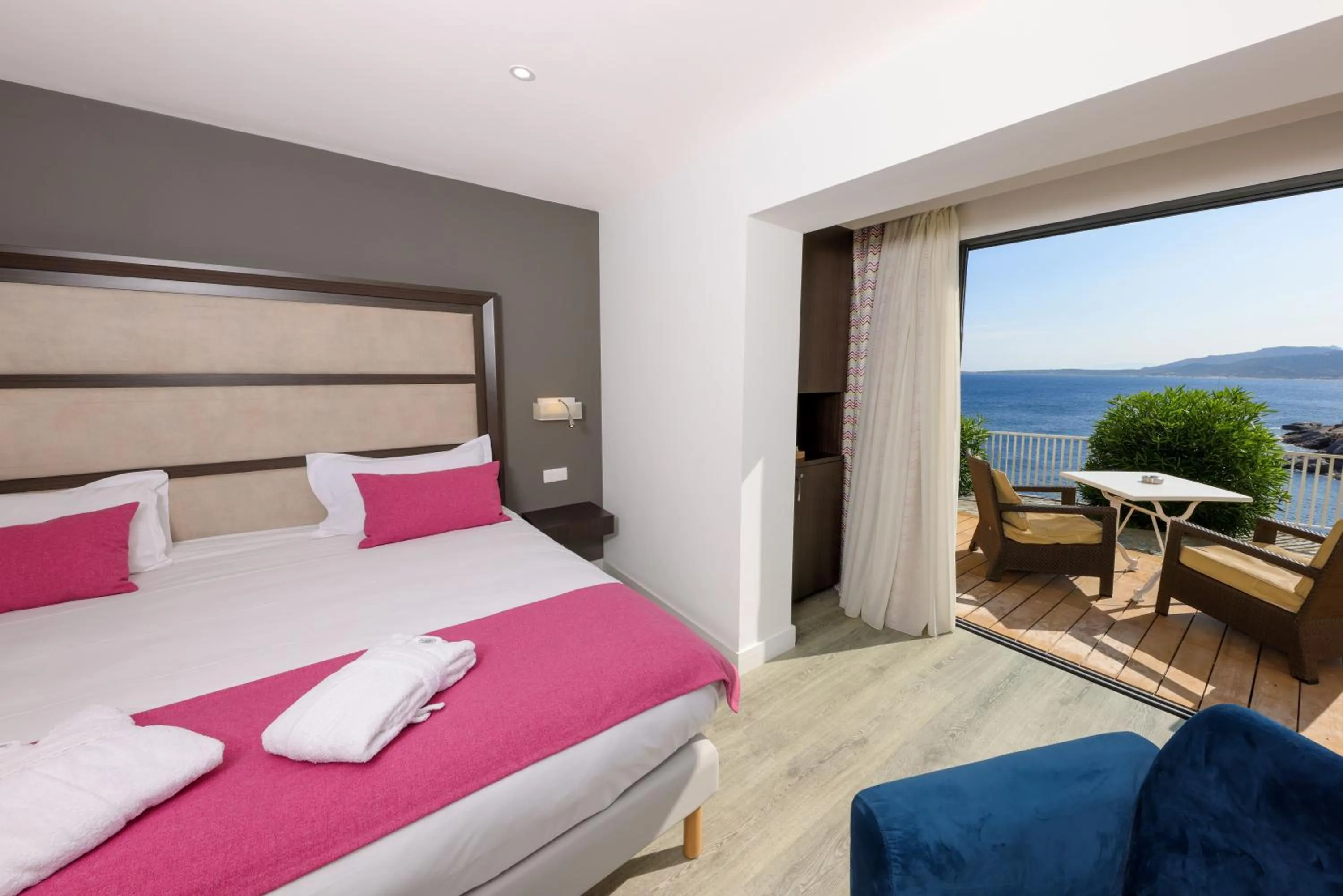 Photo of the whole room, Bed in Hotel Saint Christophe