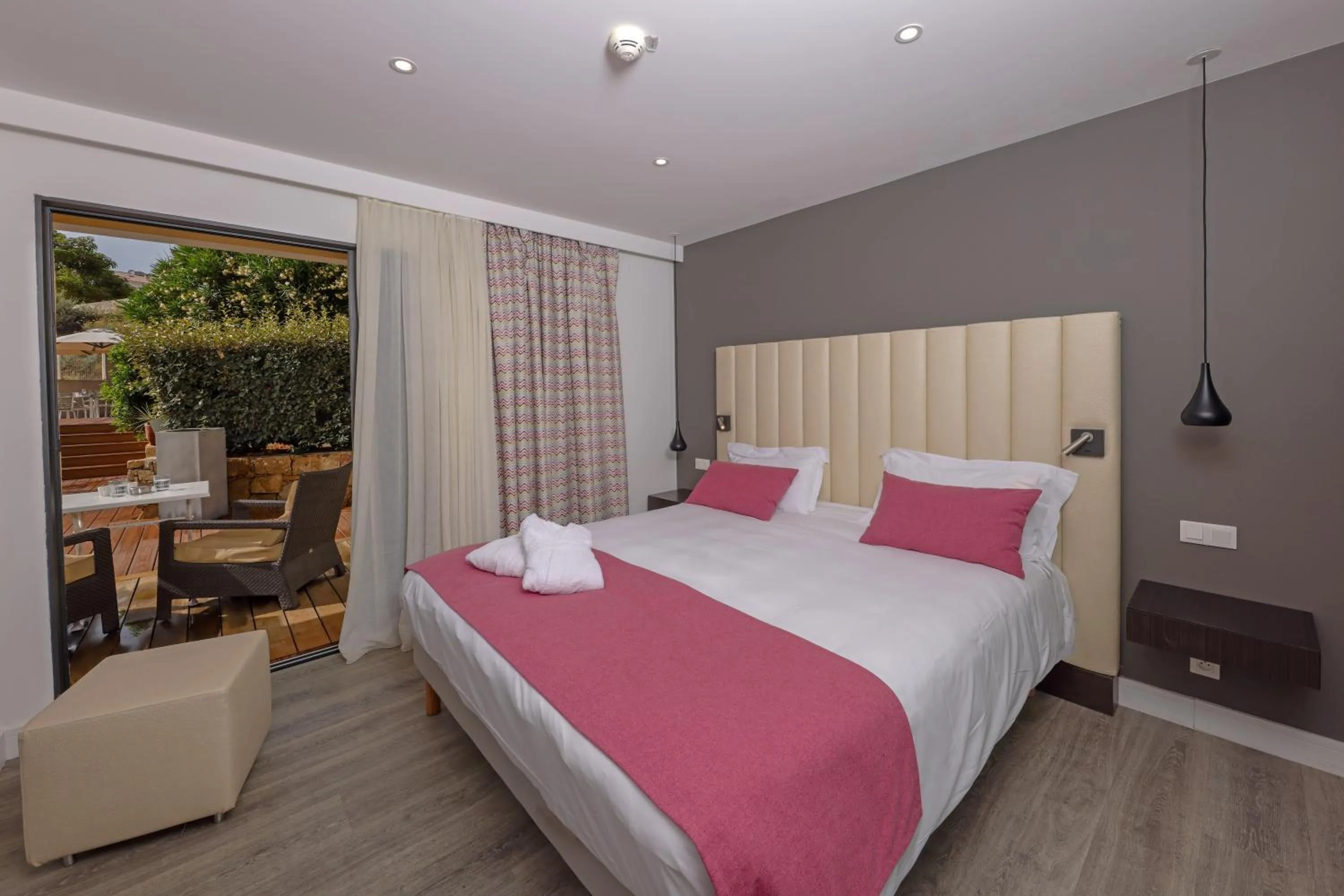 Photo of the whole room, Bed in Hotel Saint Christophe