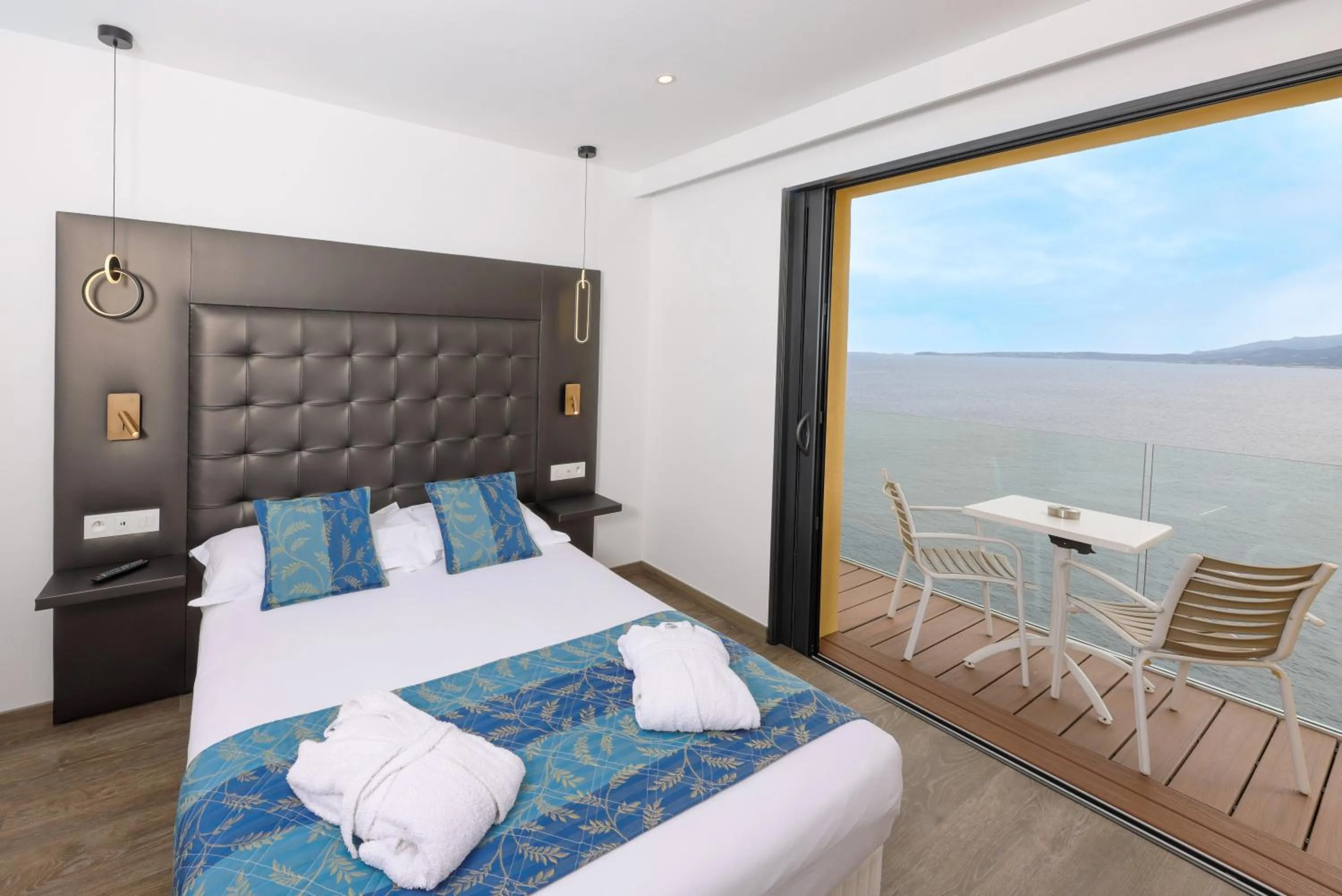 Photo of the whole room, Bed in Hotel Saint Christophe