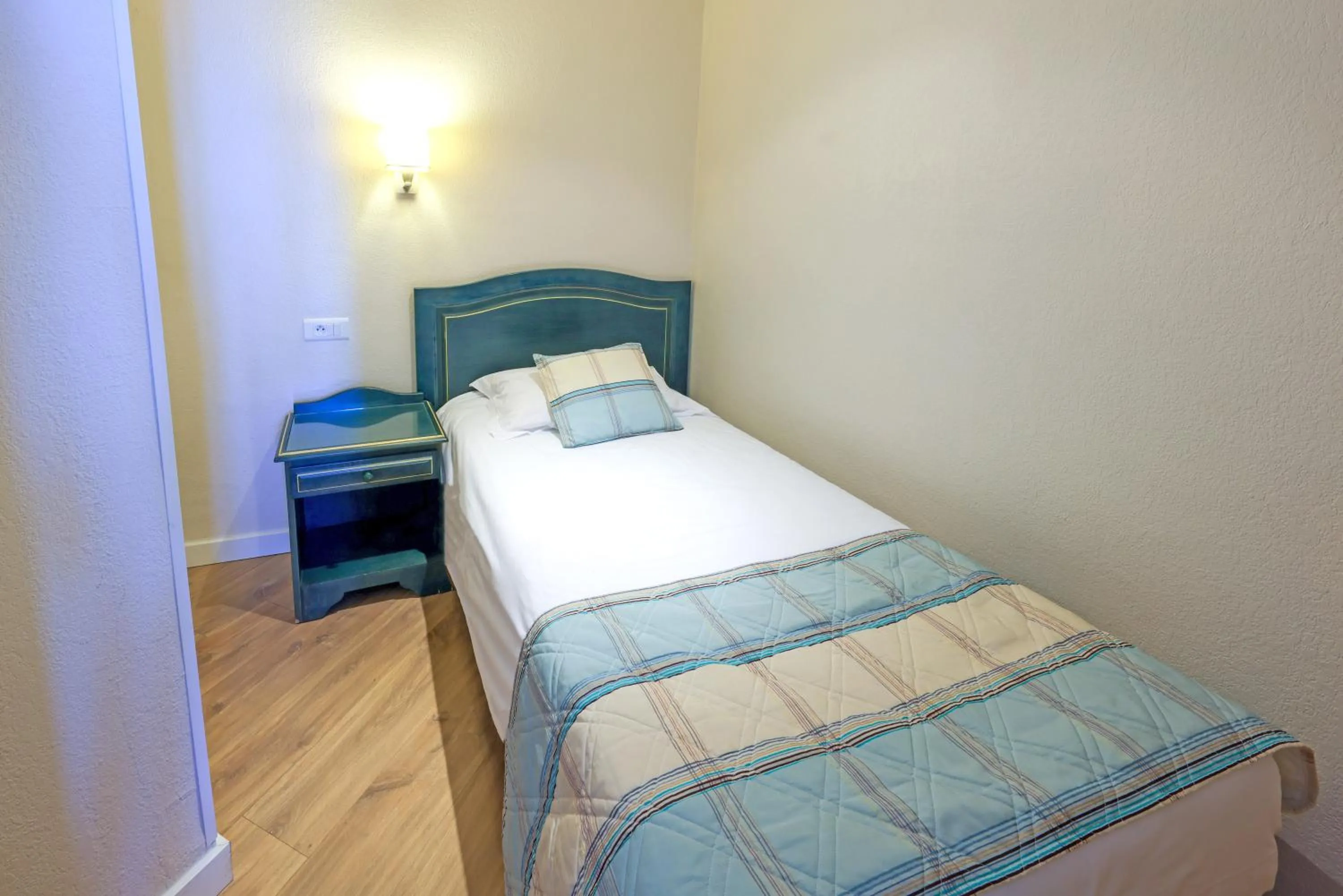 Photo of the whole room, Bed in Hotel Saint Christophe