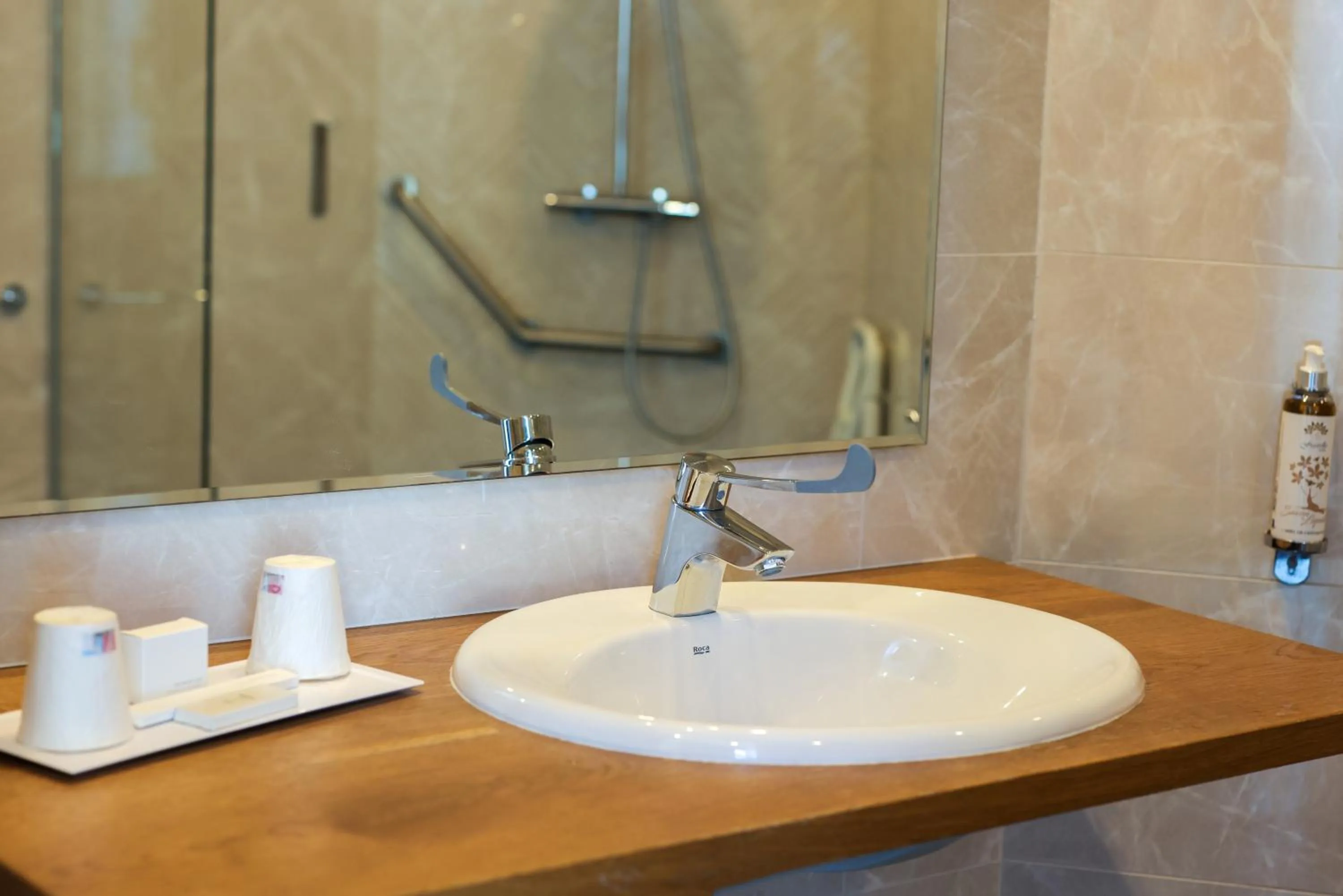 Shower in Hotel Saint Christophe