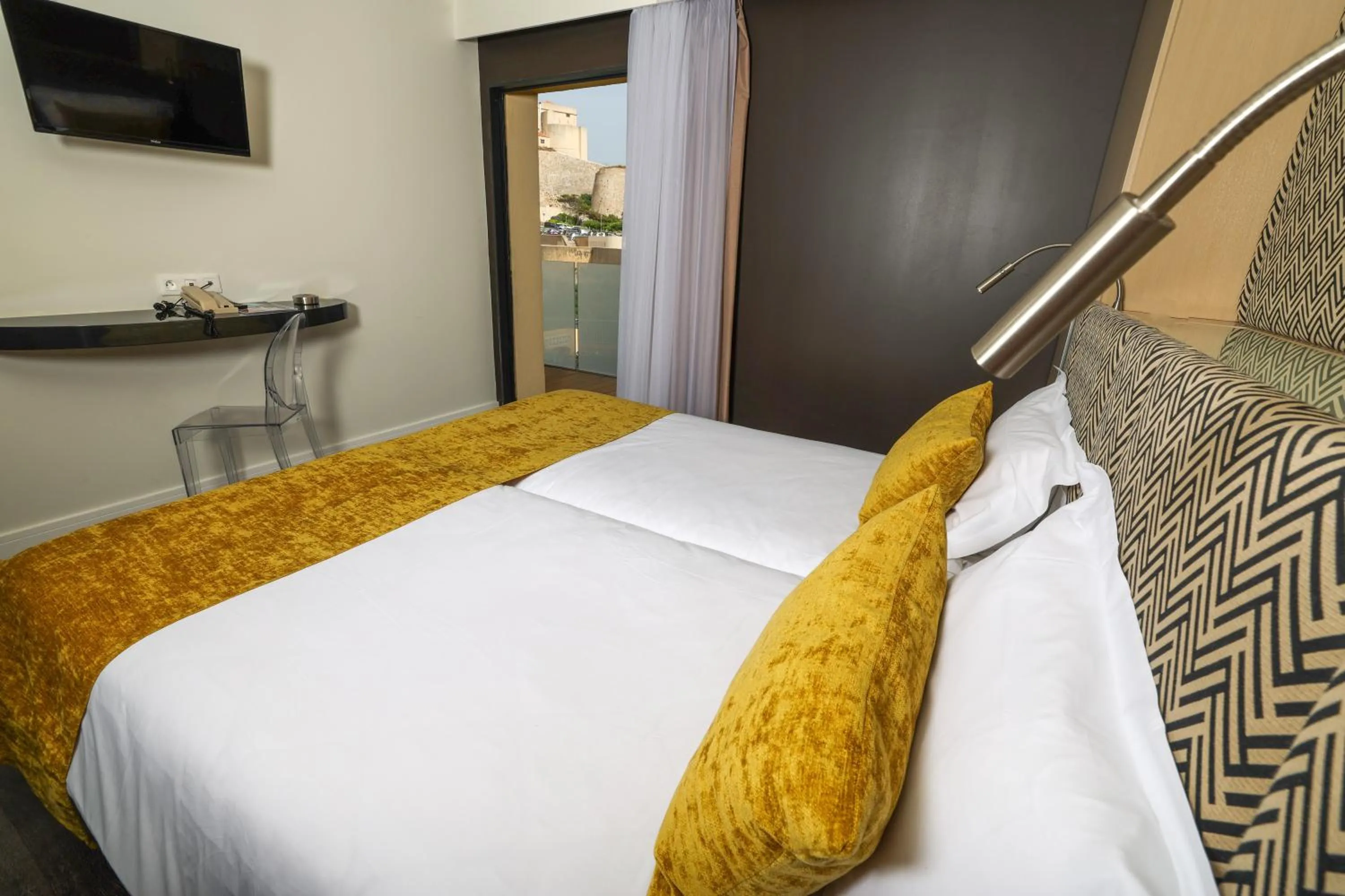 Photo of the whole room, Bed in Hotel Saint Christophe