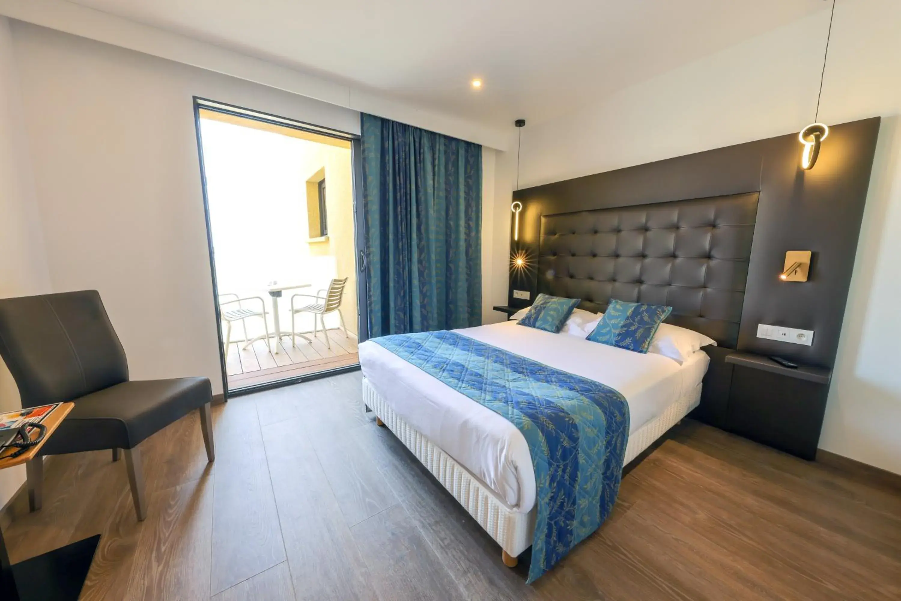 Superior Double Room with Partial Sea View in Hotel Saint Christophe Superior Double Room with Partial Sea View in Hotel Saint Christophe