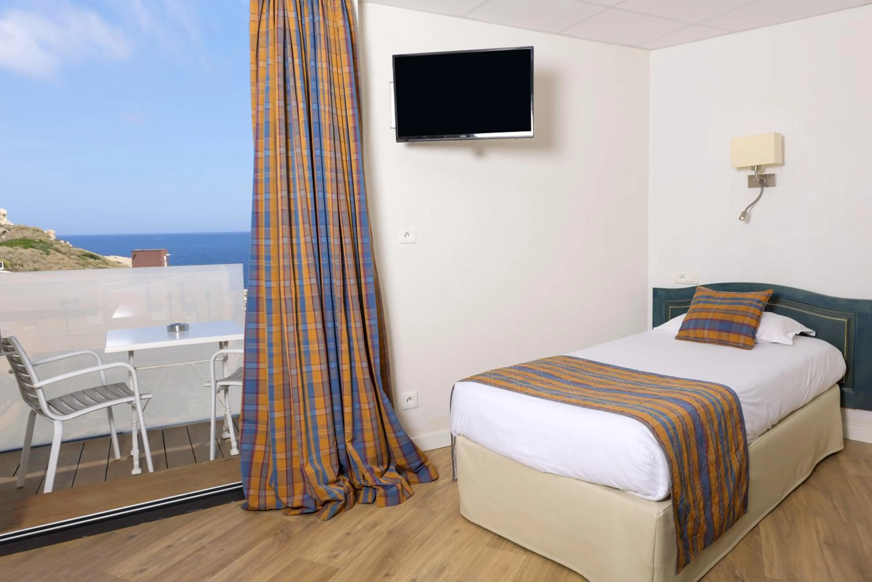 Photo of the whole room, Bed in Hotel Saint Christophe