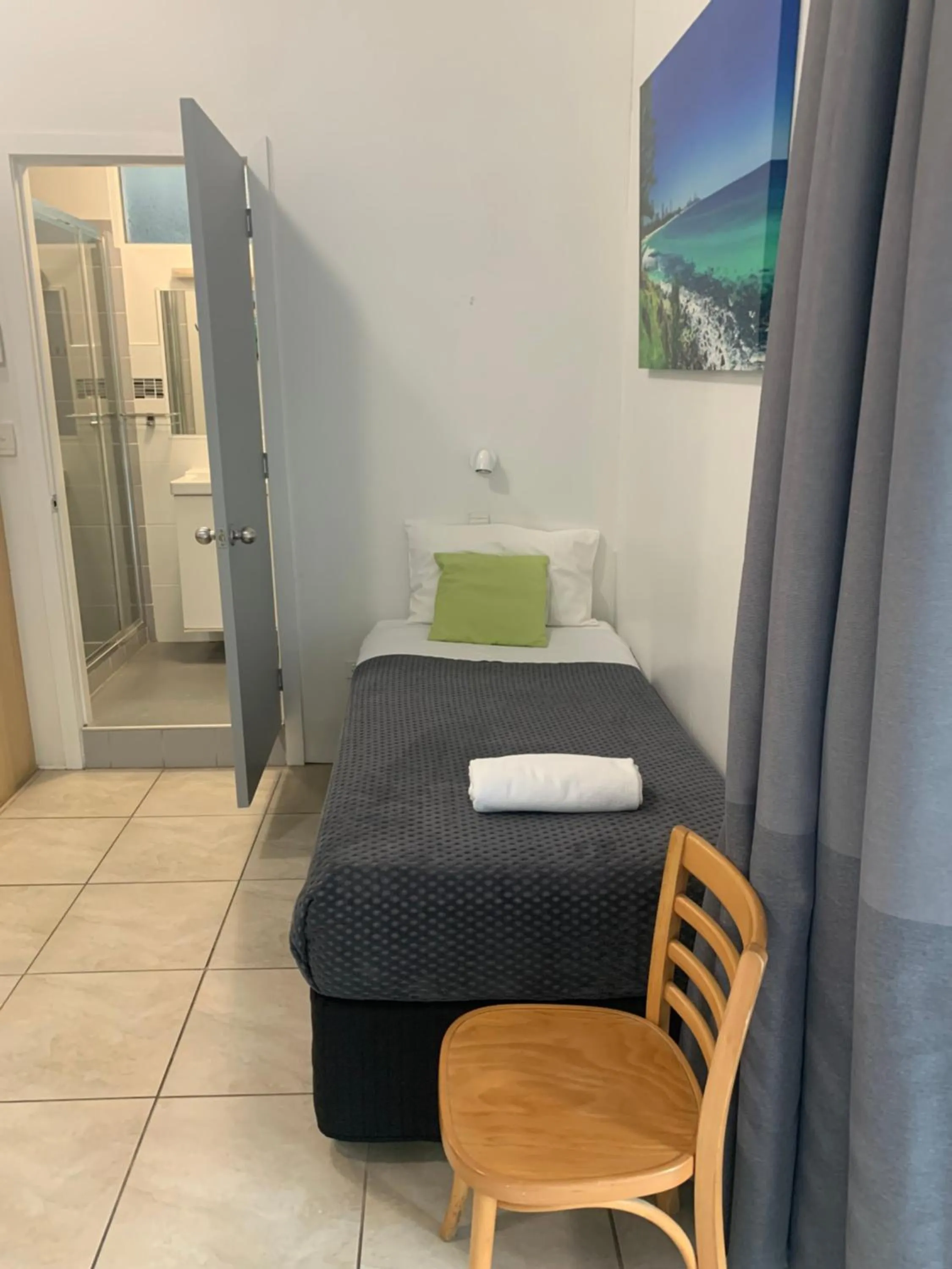 Bed in Ocean Shores Motel