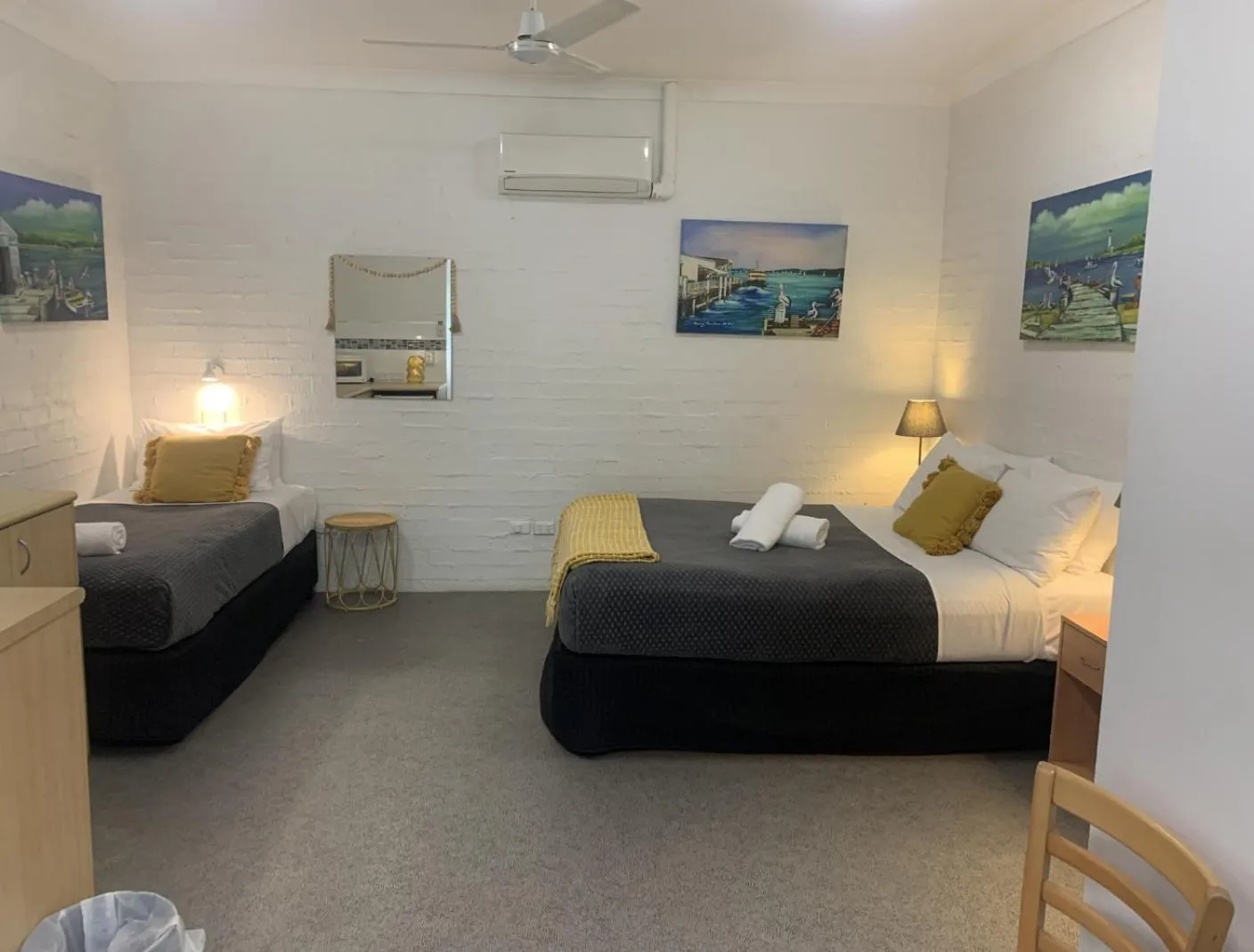 Bed in Ocean Shores Motel