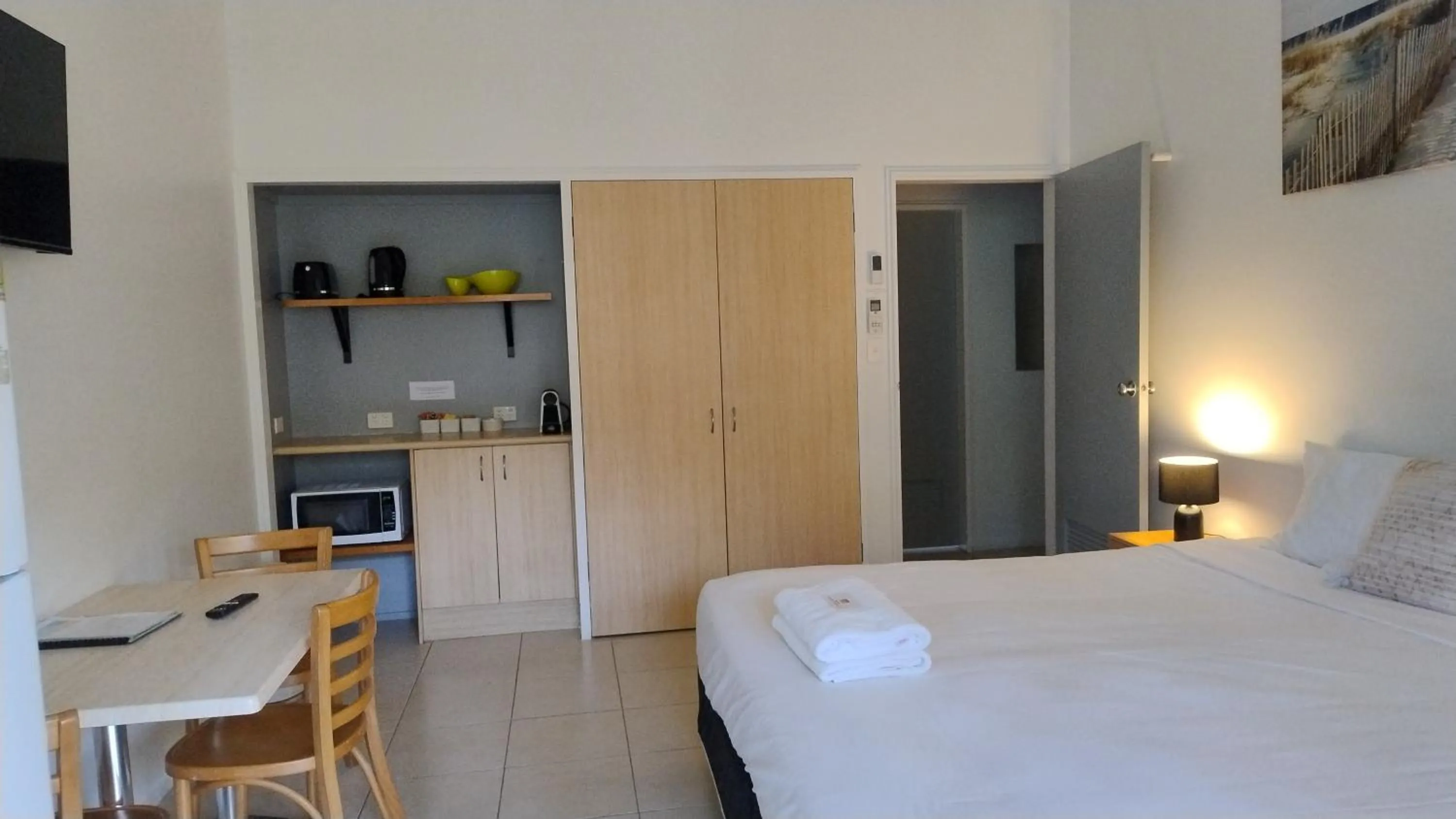 Bed in Ocean Shores Motel