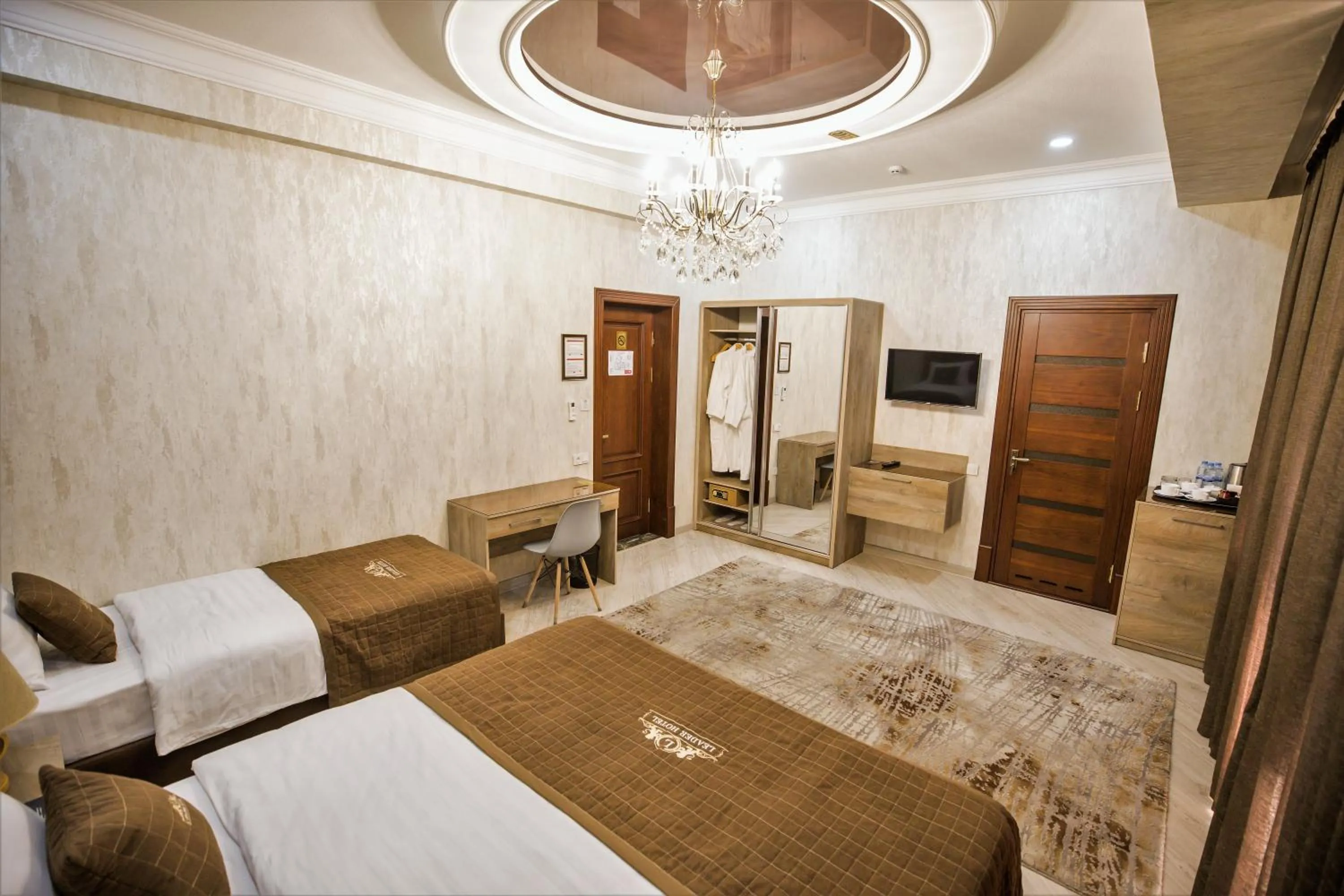 Photo of the whole room, Bed in Leader Hotel