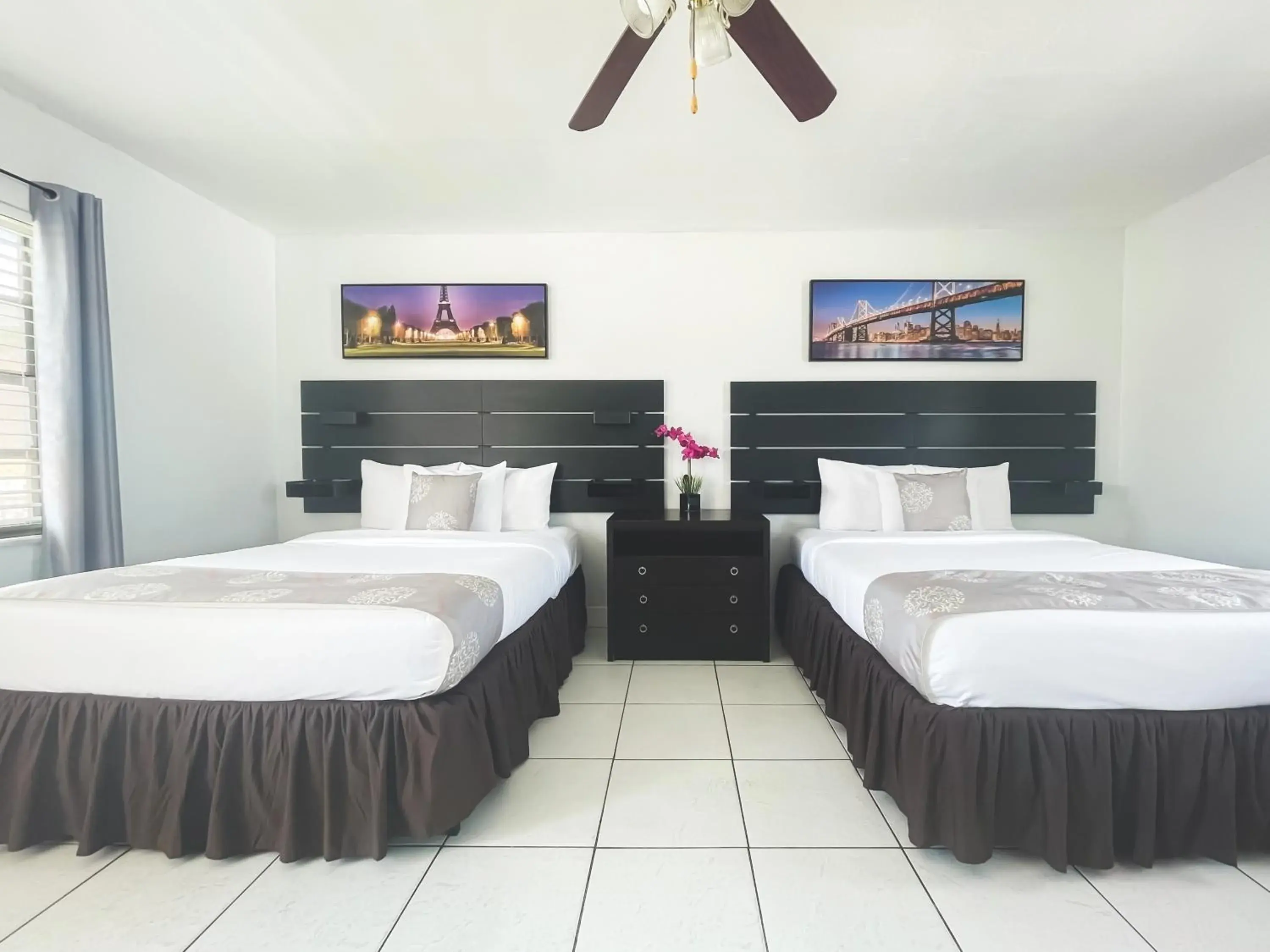 Bedroom, Bed in The Blue Wave Bedroom, Bed in The Blue Wave